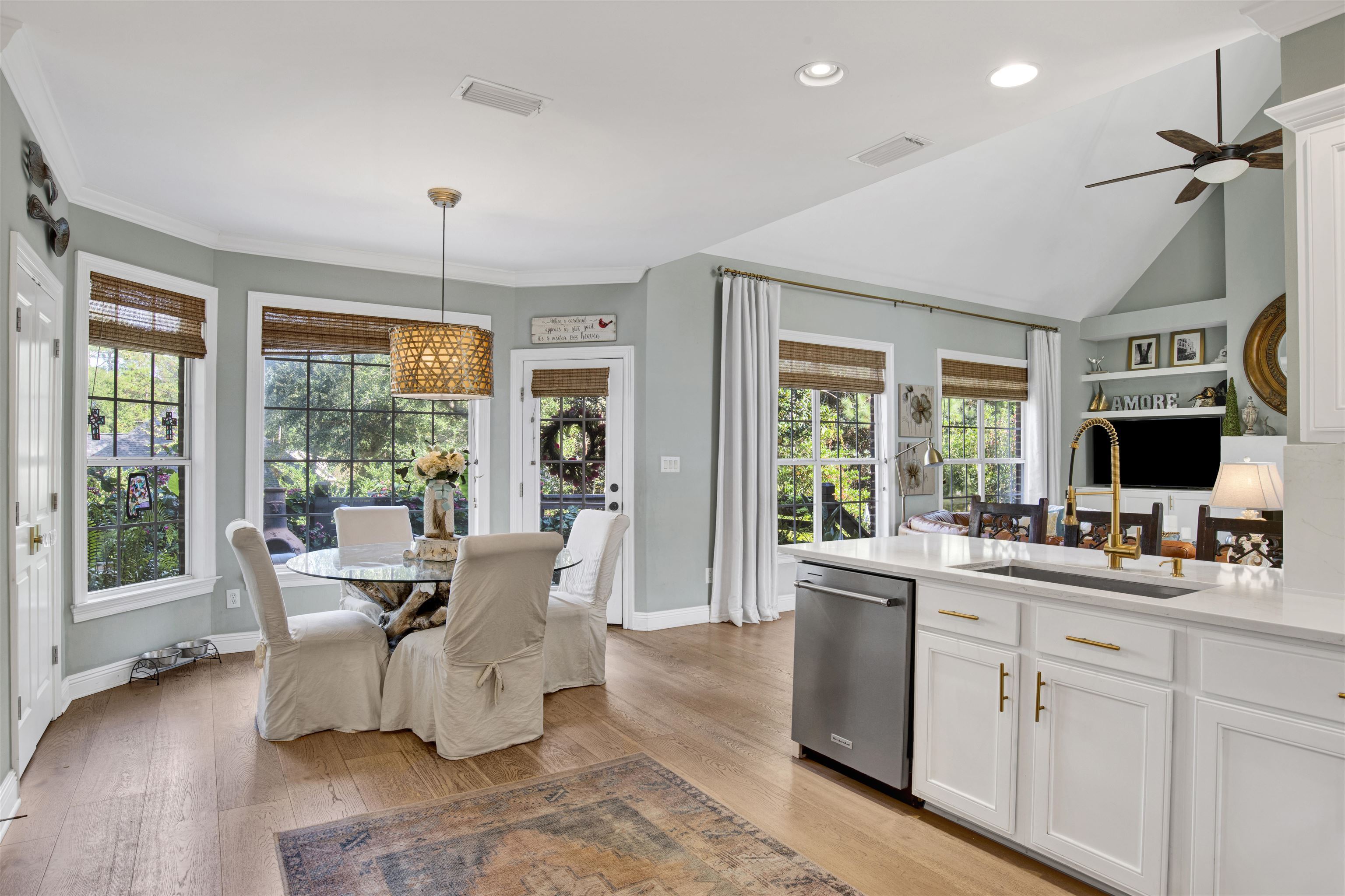 388178 | Photo 14