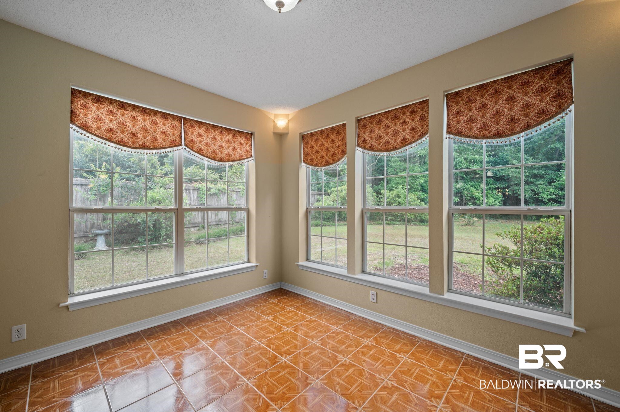 393069 | Photo 22