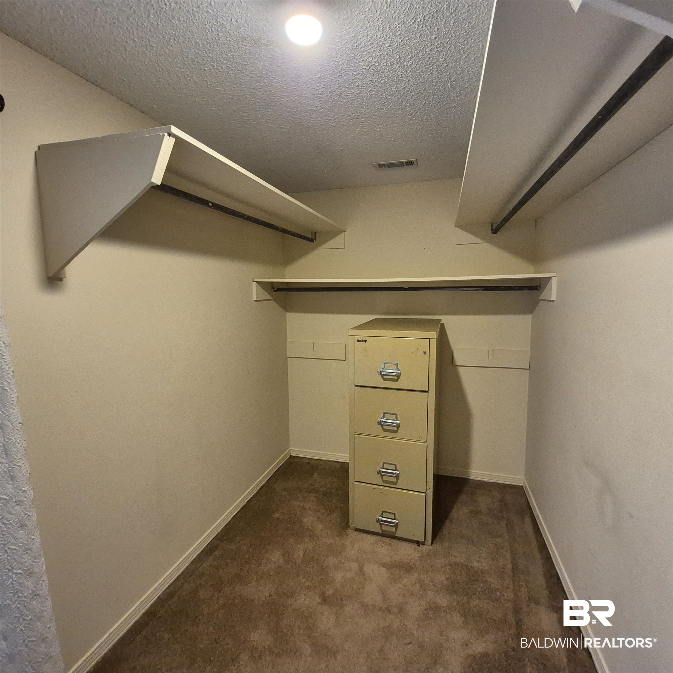 390457 | Photo 20