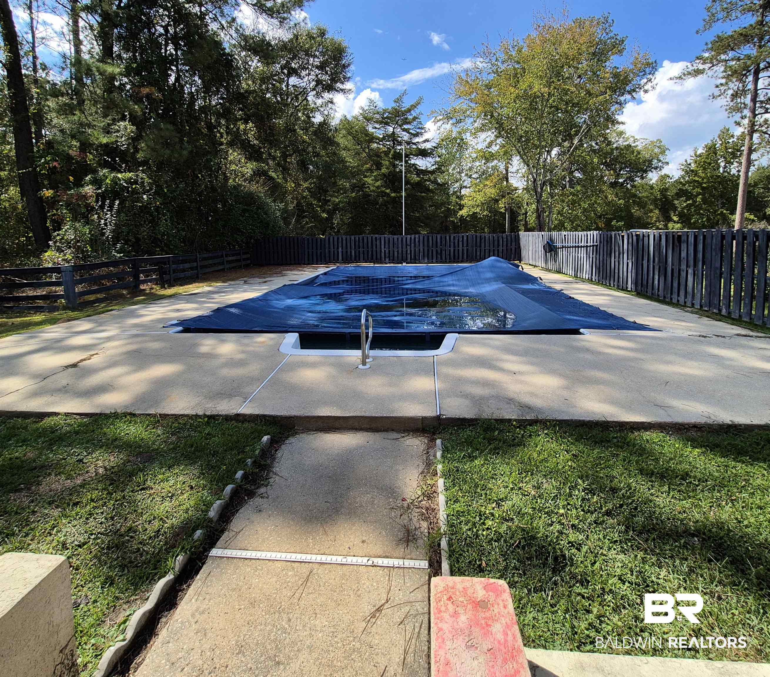 390457 | Photo 30
