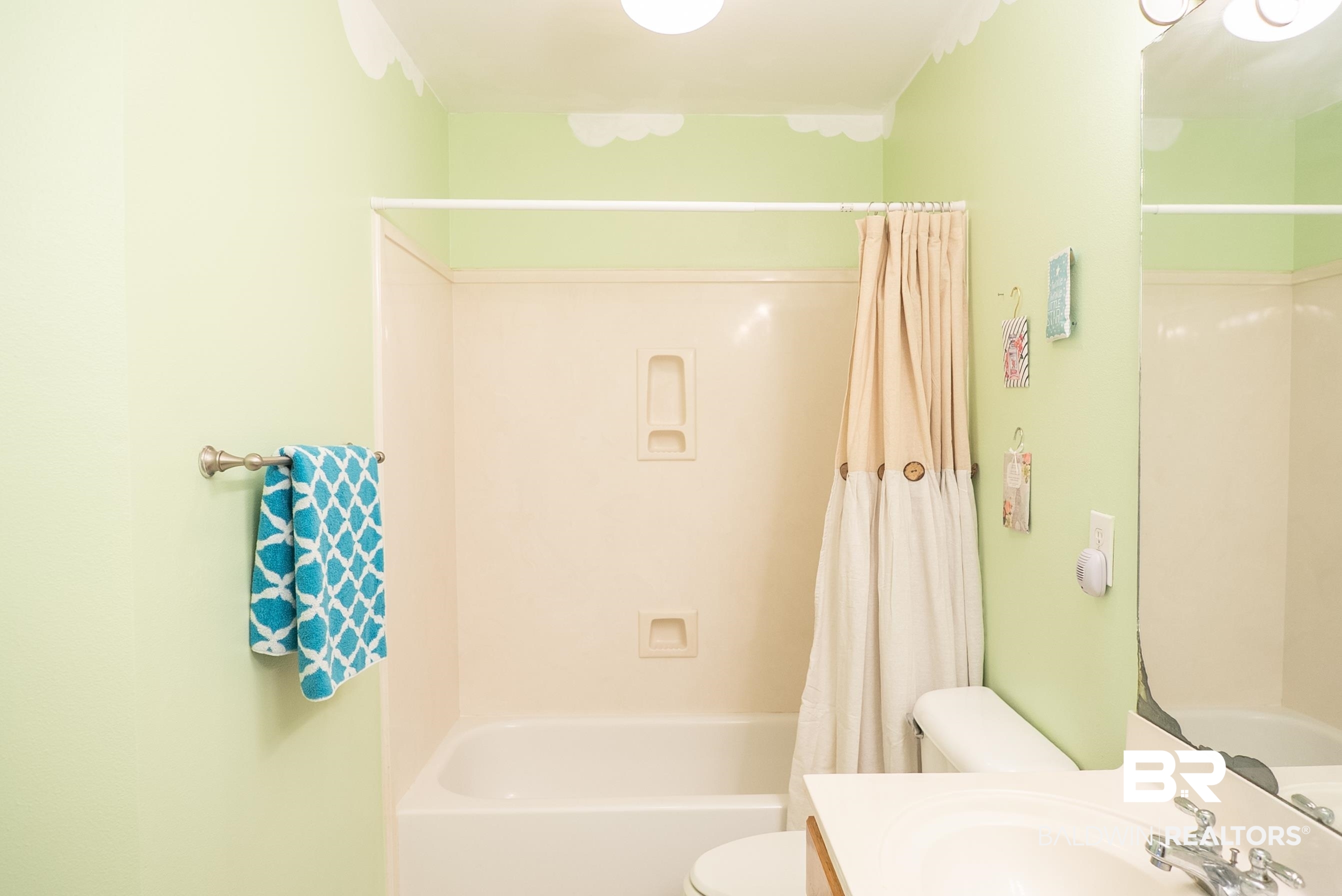 390151 | Photo 29