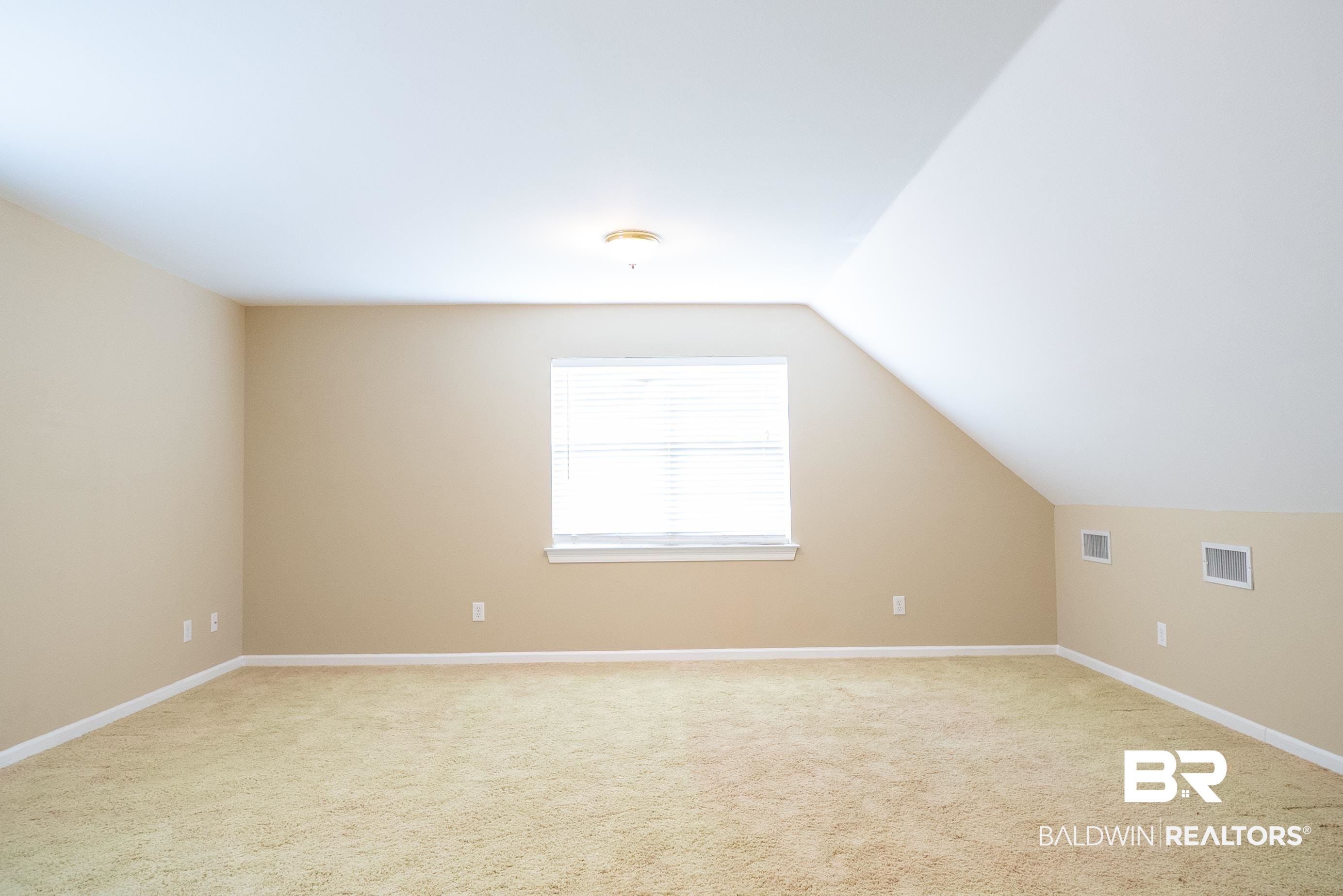 390151 | Photo 39