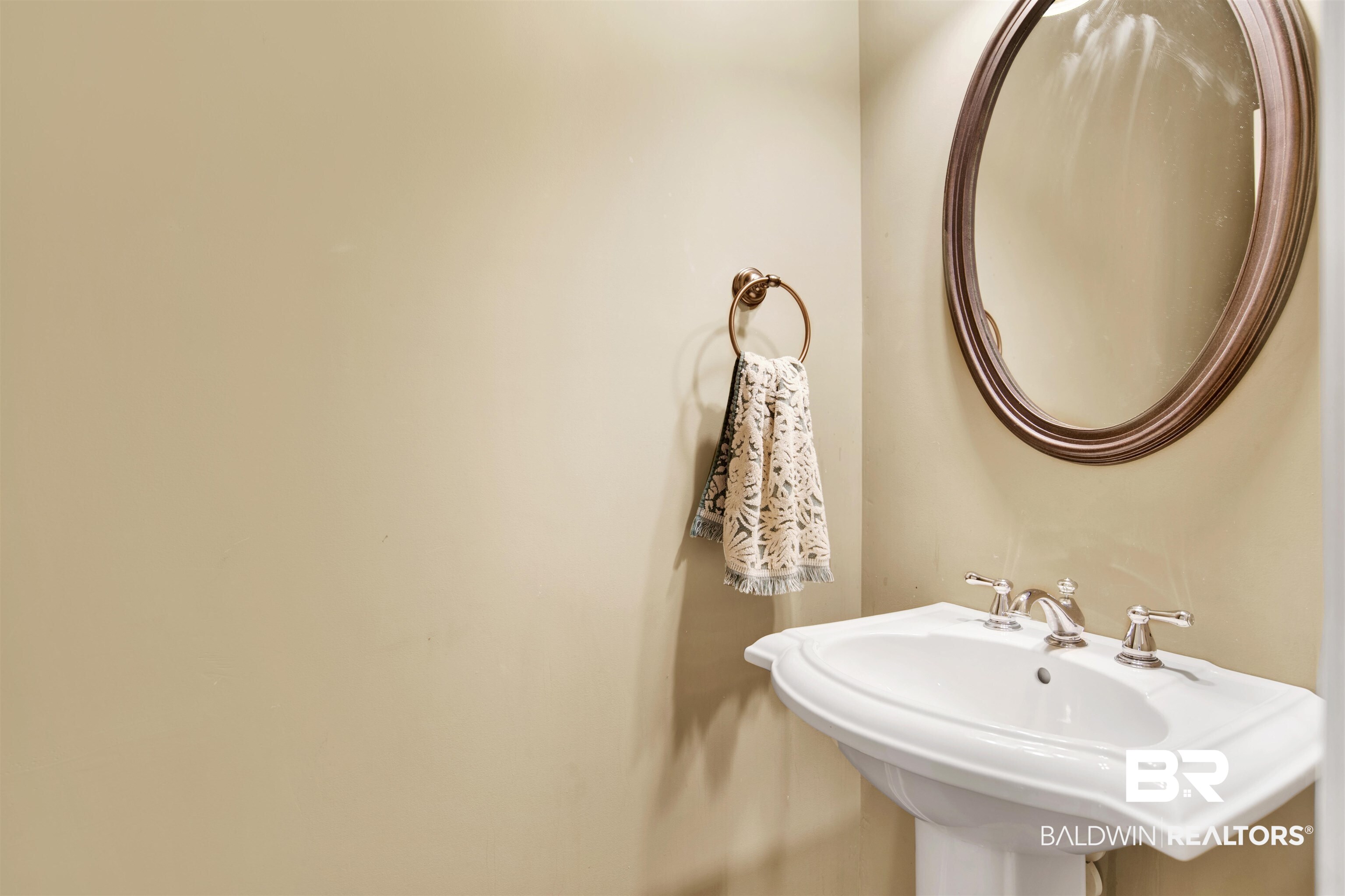 380477 | Photo 22