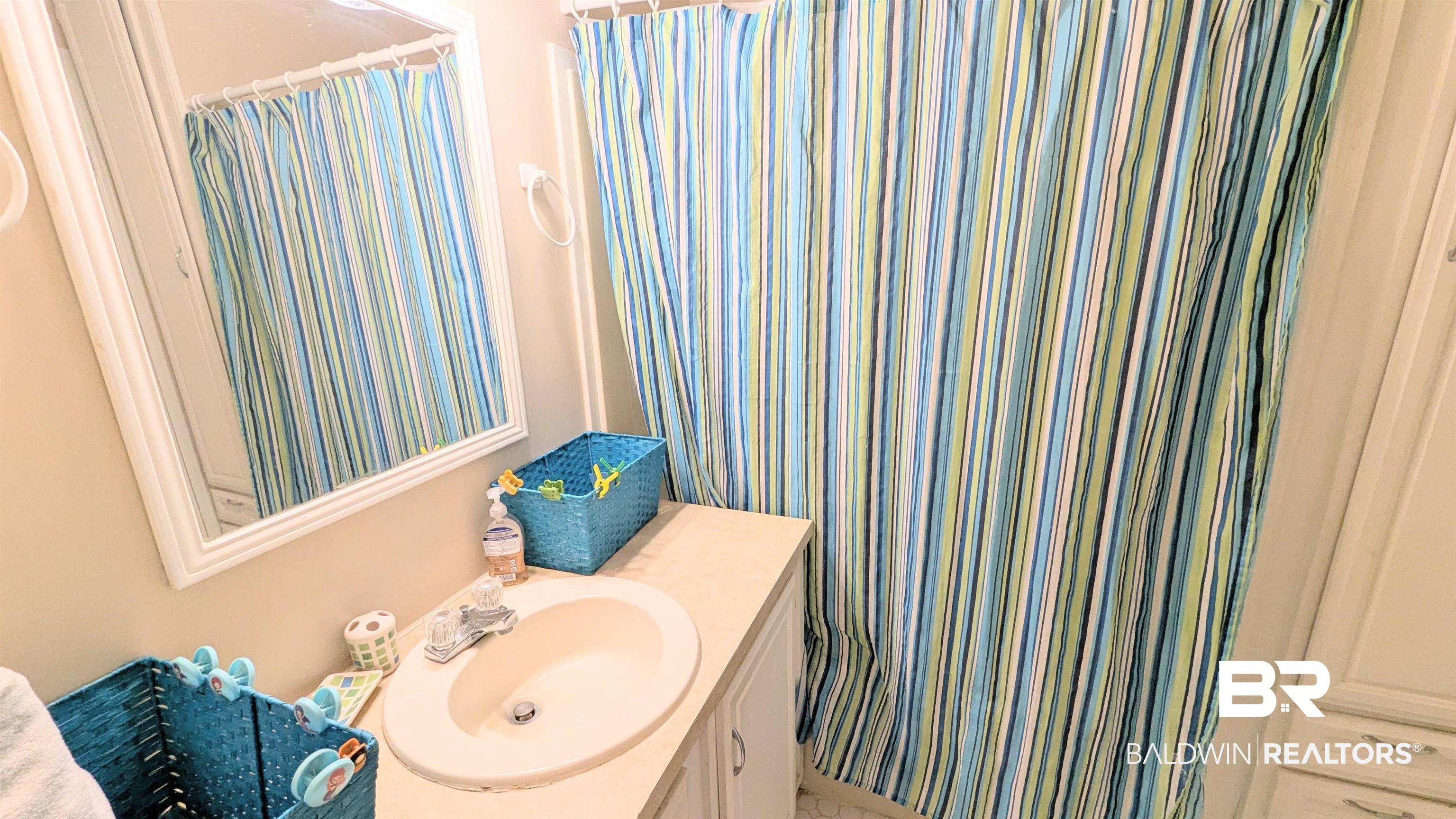 387926 | Photo 27