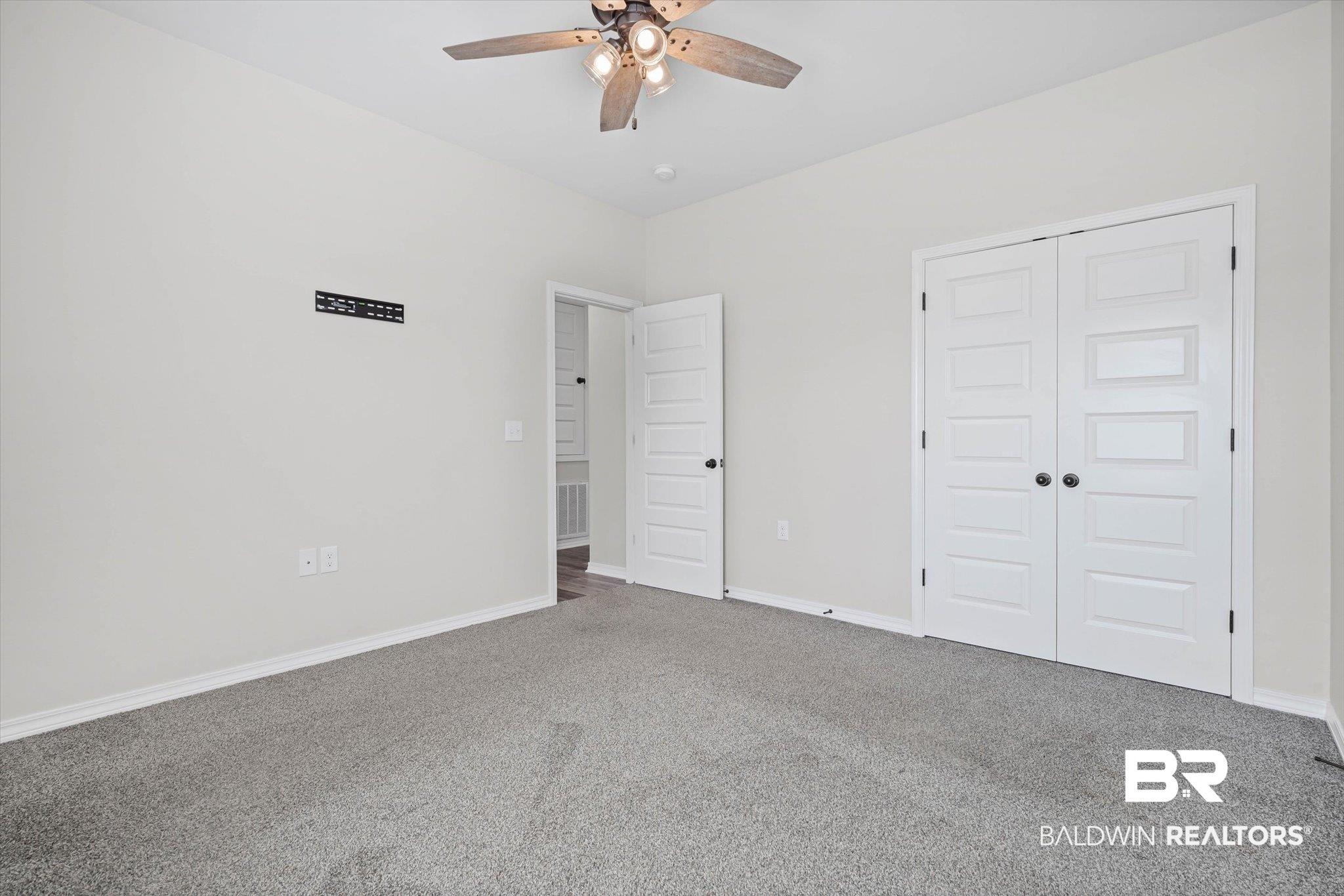 390351 | Photo 17