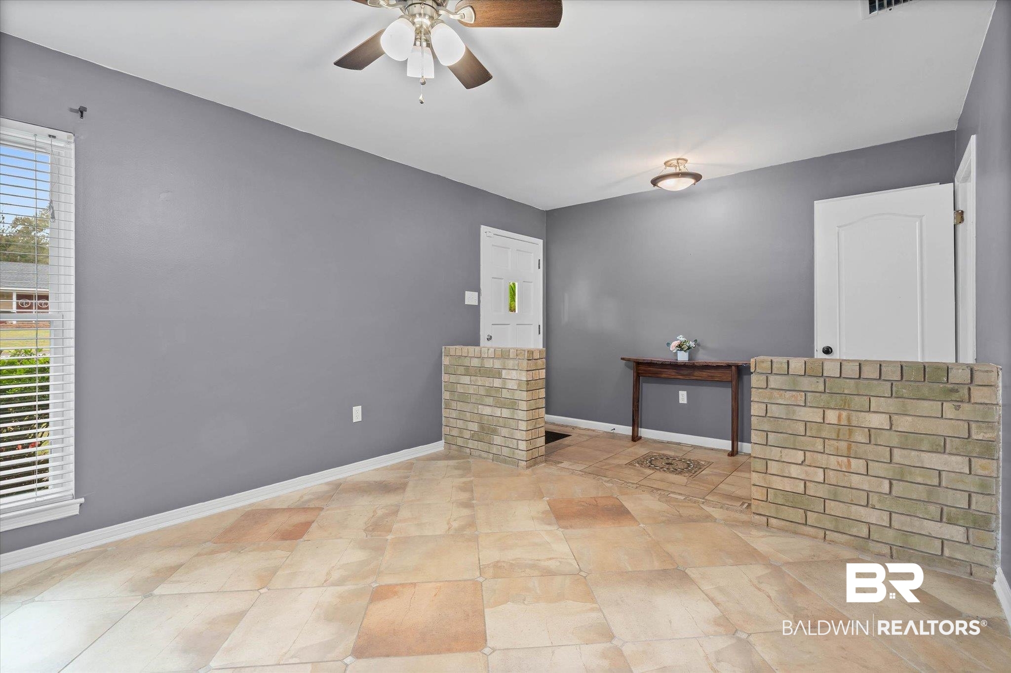 393087 | Photo 2