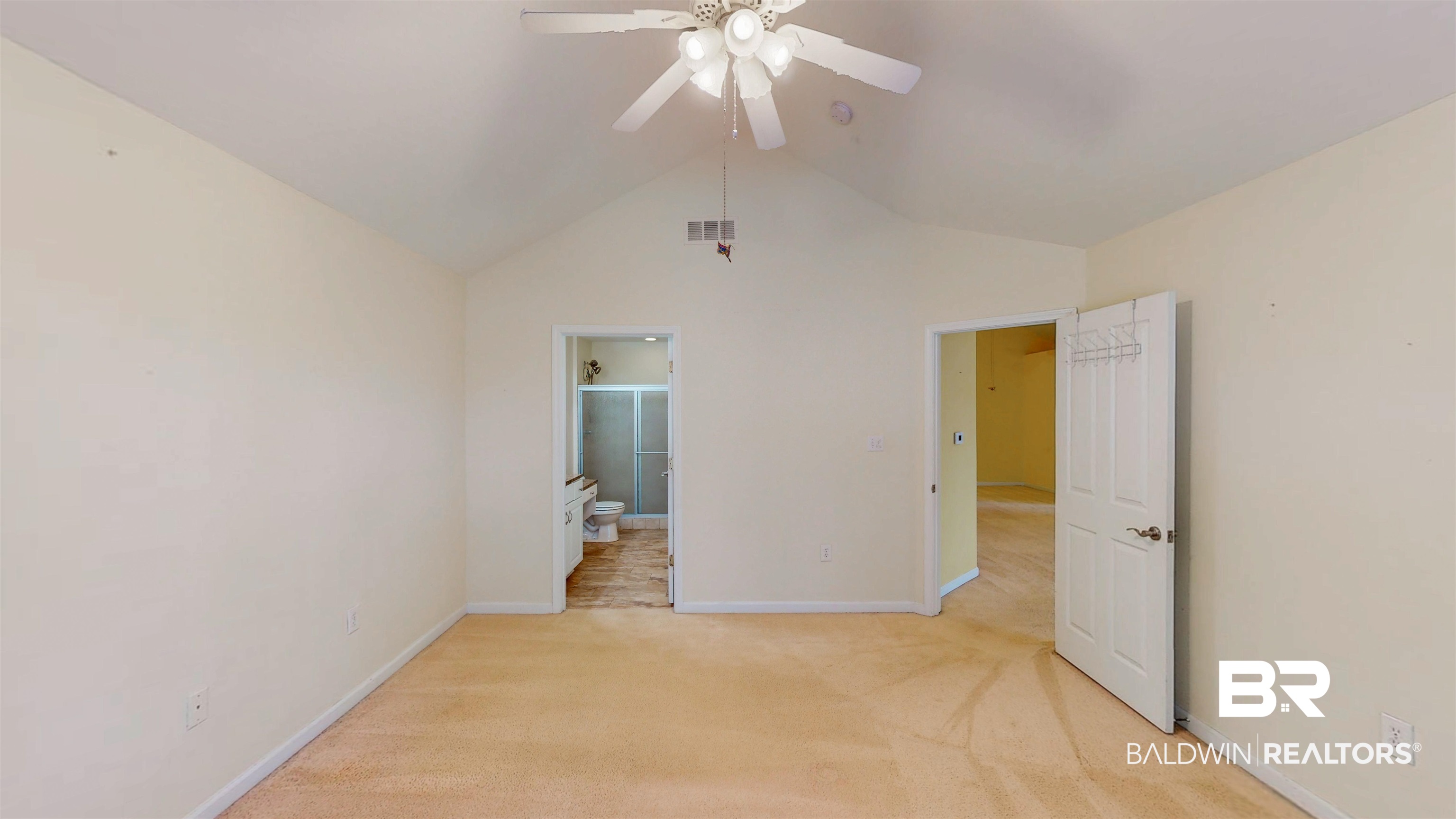 384348 | Photo 14
