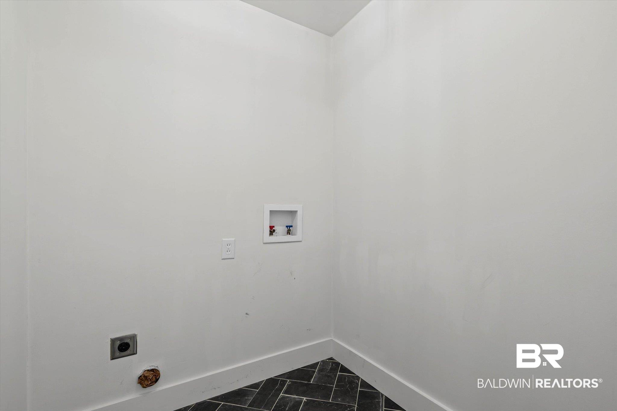 391083 | Photo 16