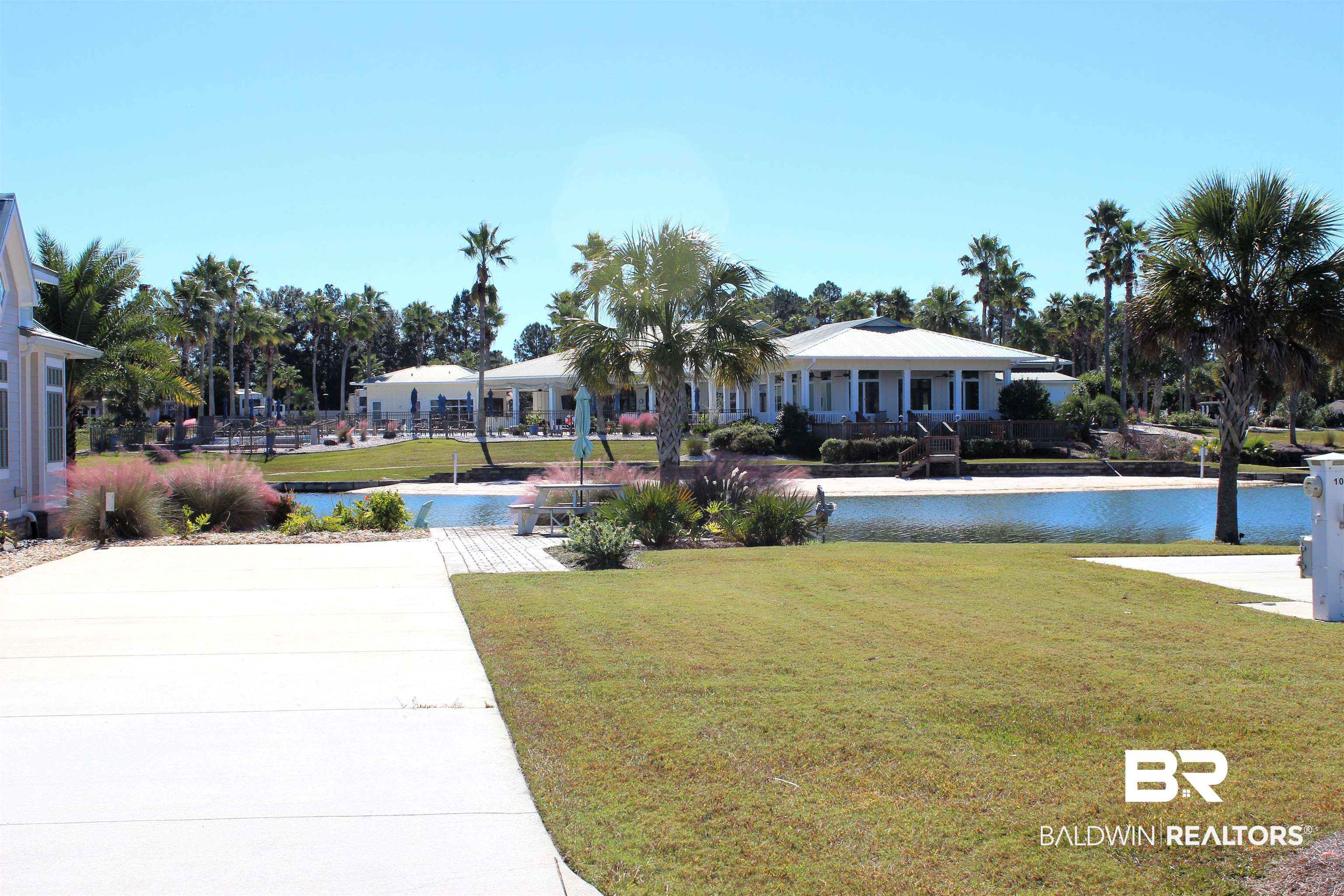 387820 | Photo 2