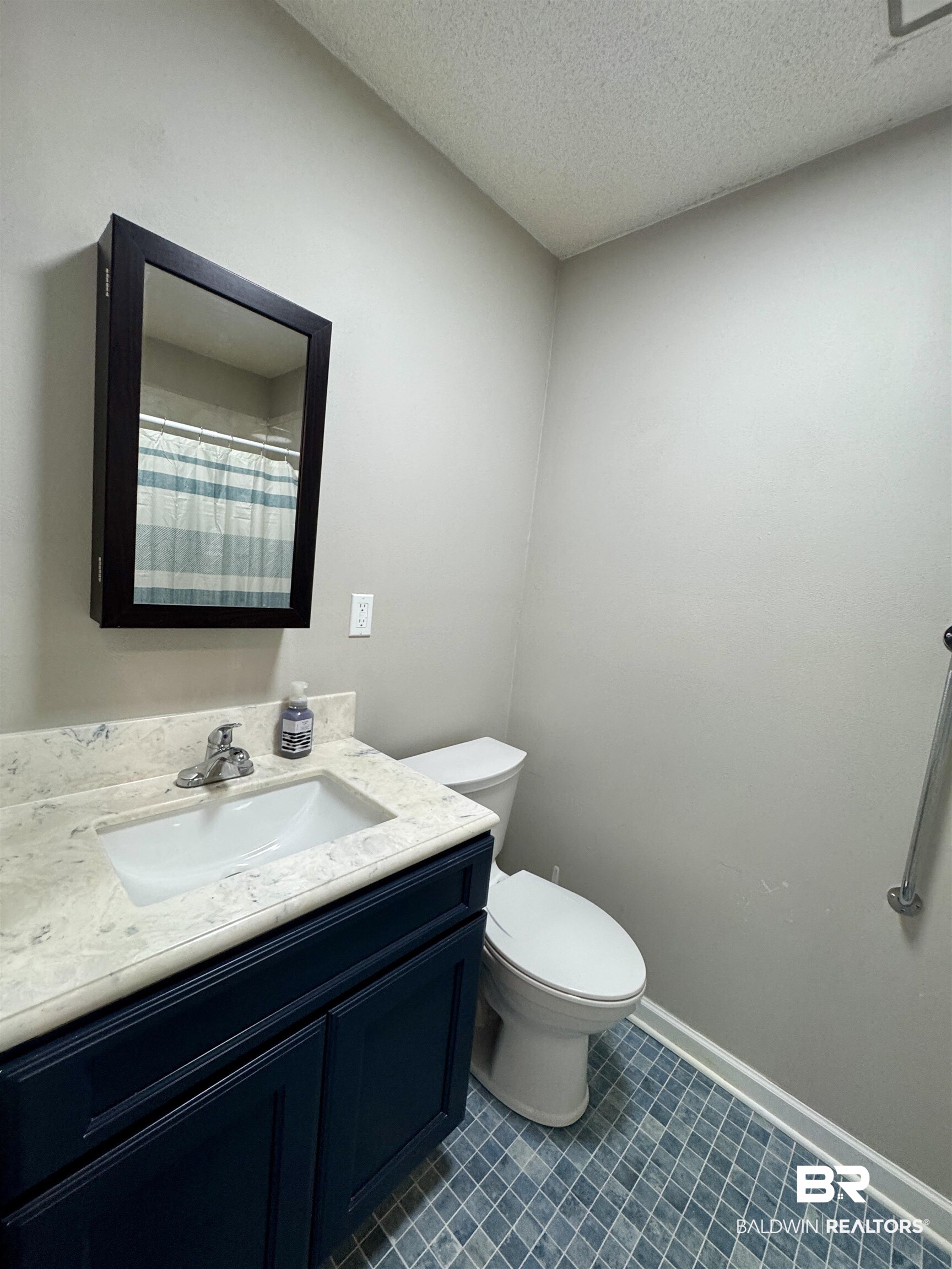384477 | Photo 10