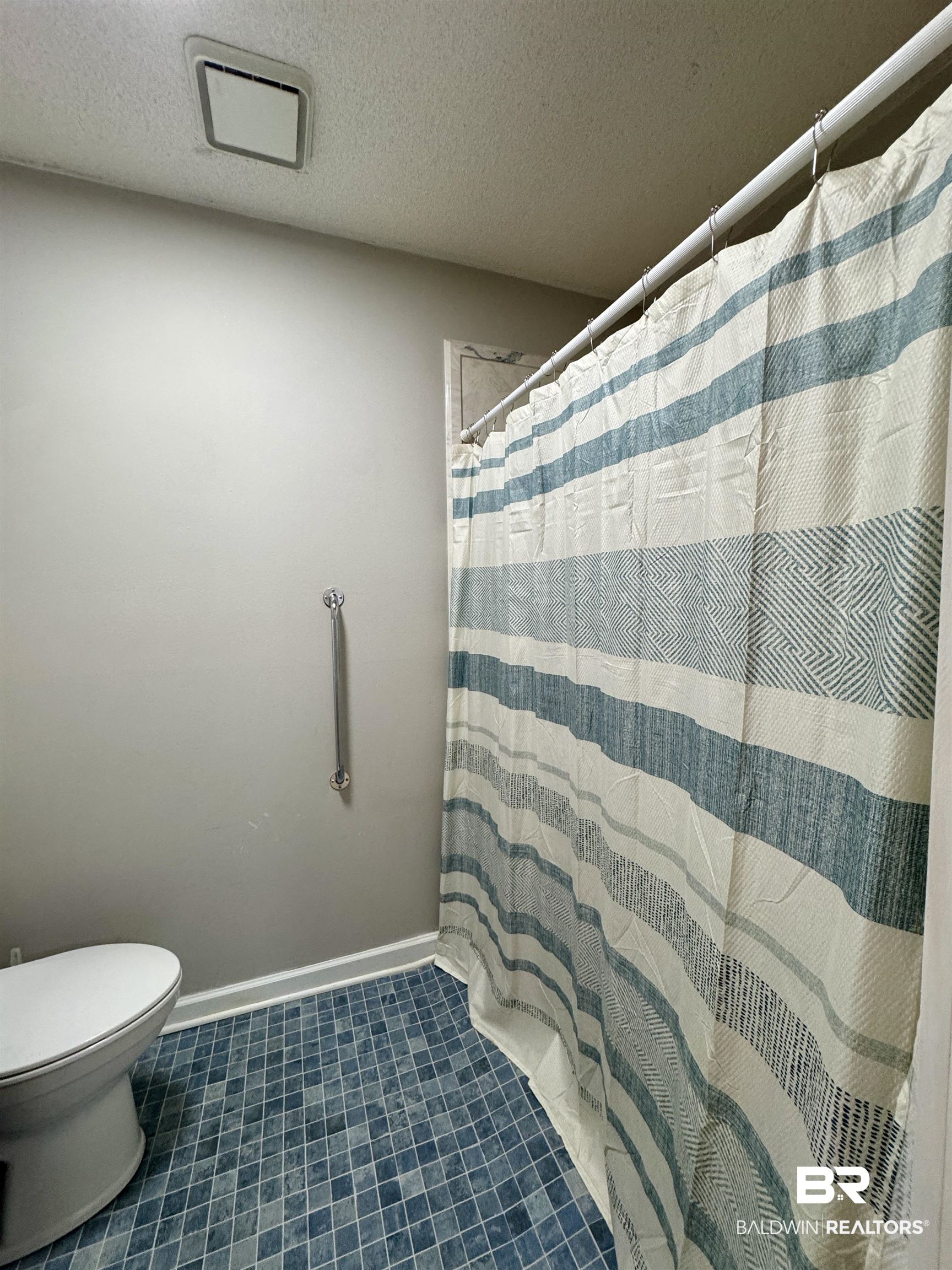 384477 | Photo 11