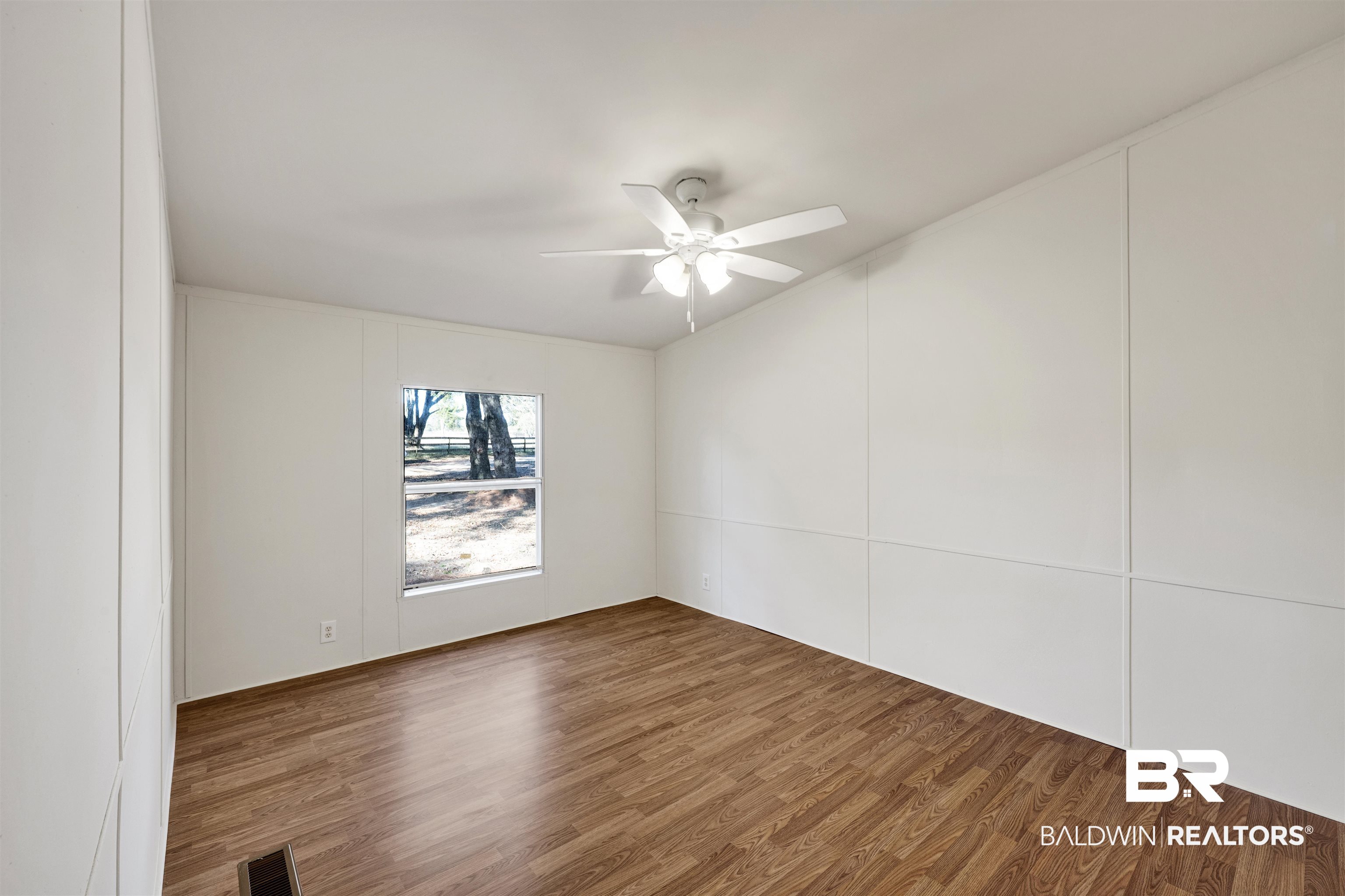 390260 | Photo 24
