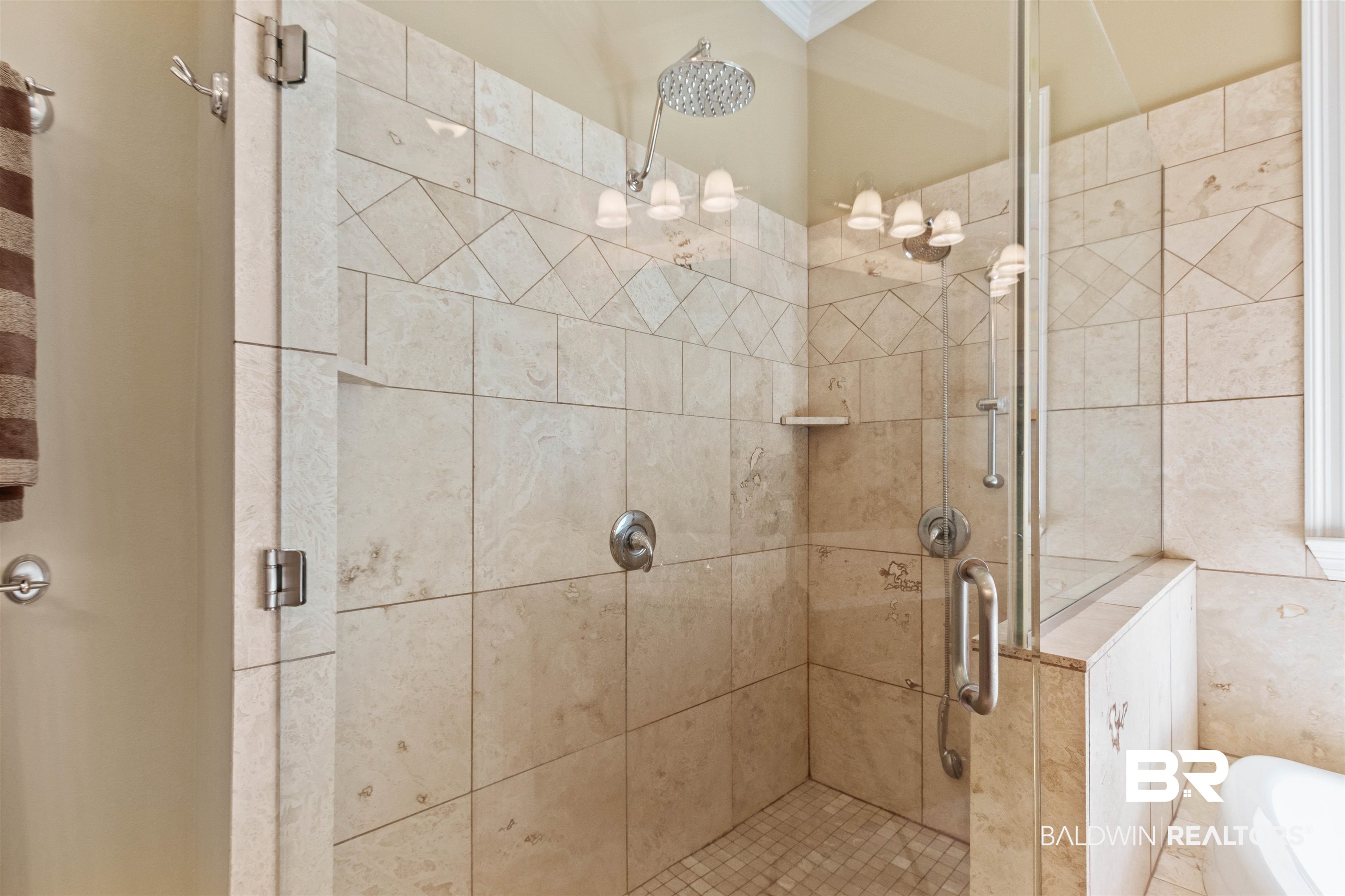 393083 | Photo 23