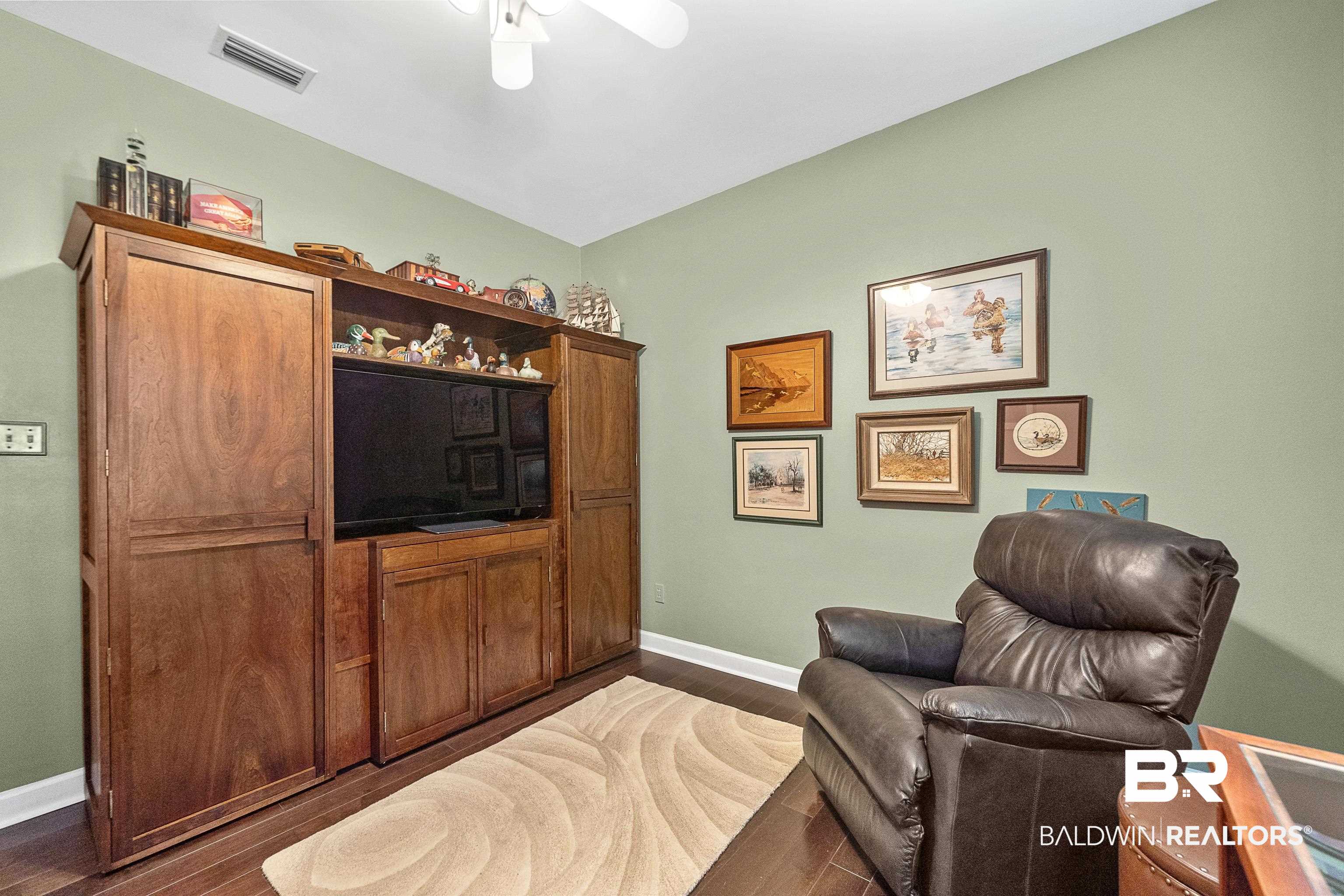 389705 | Photo 20