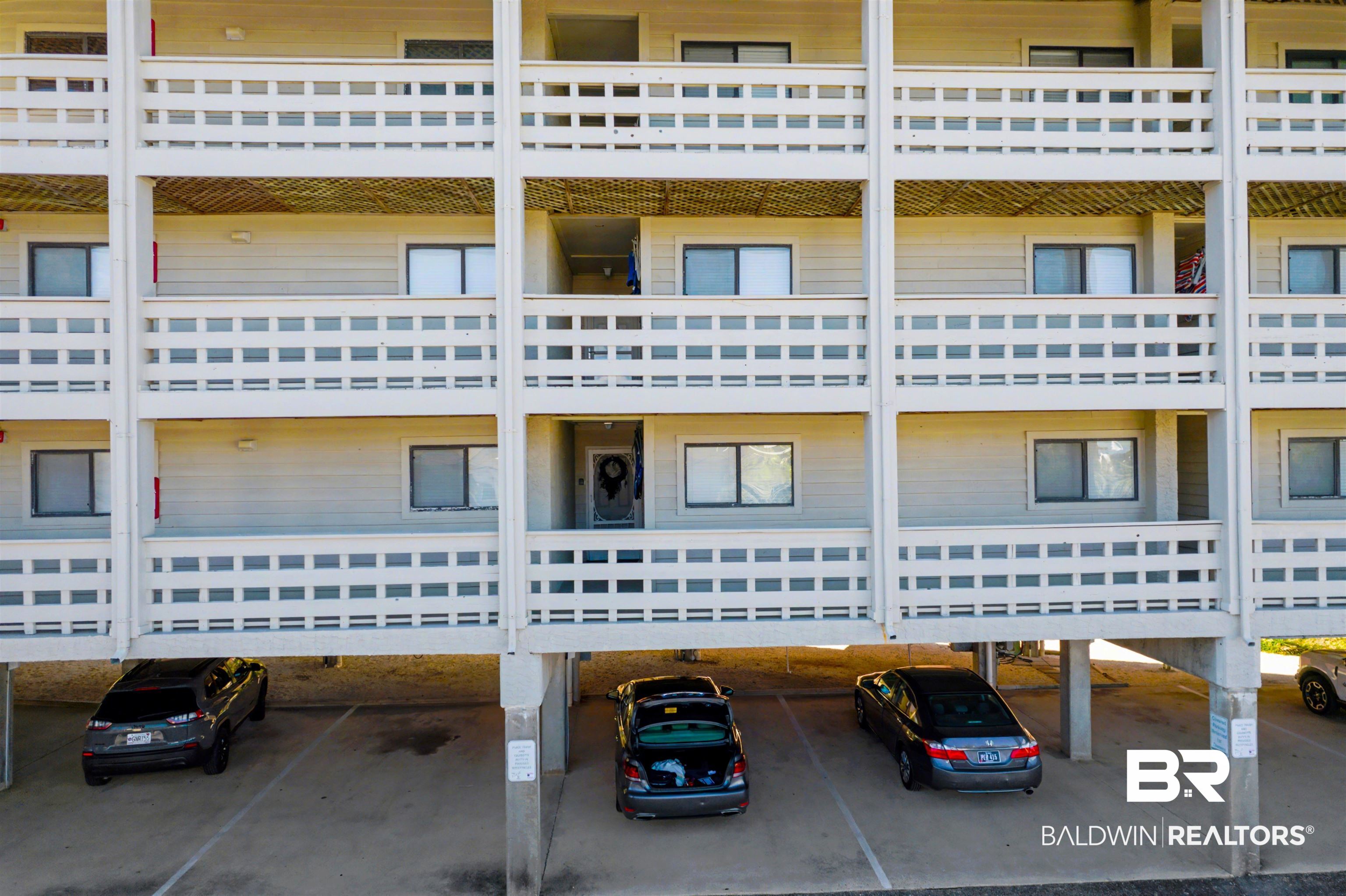 383293 | Photo 2
