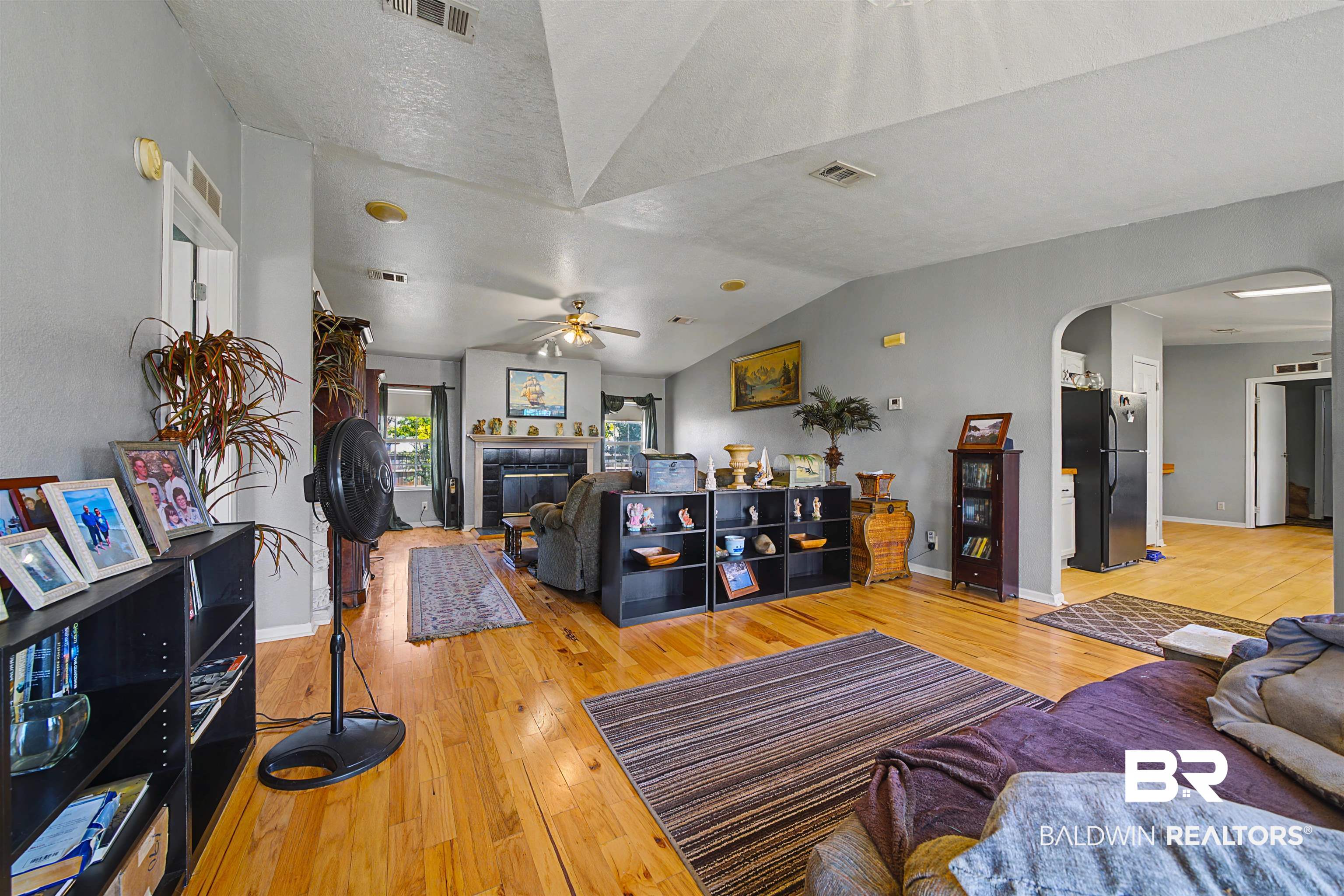 390693 | Photo 11