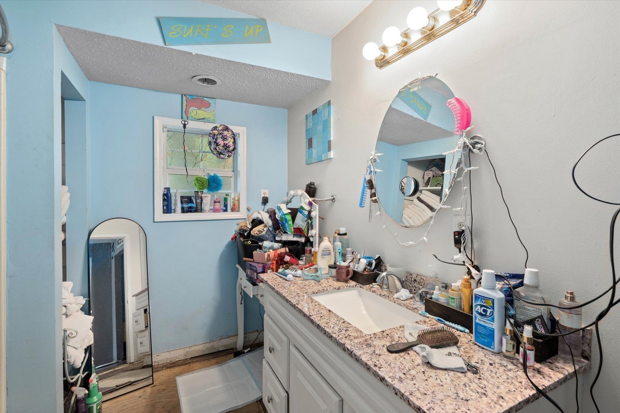390410 | Photo 26
