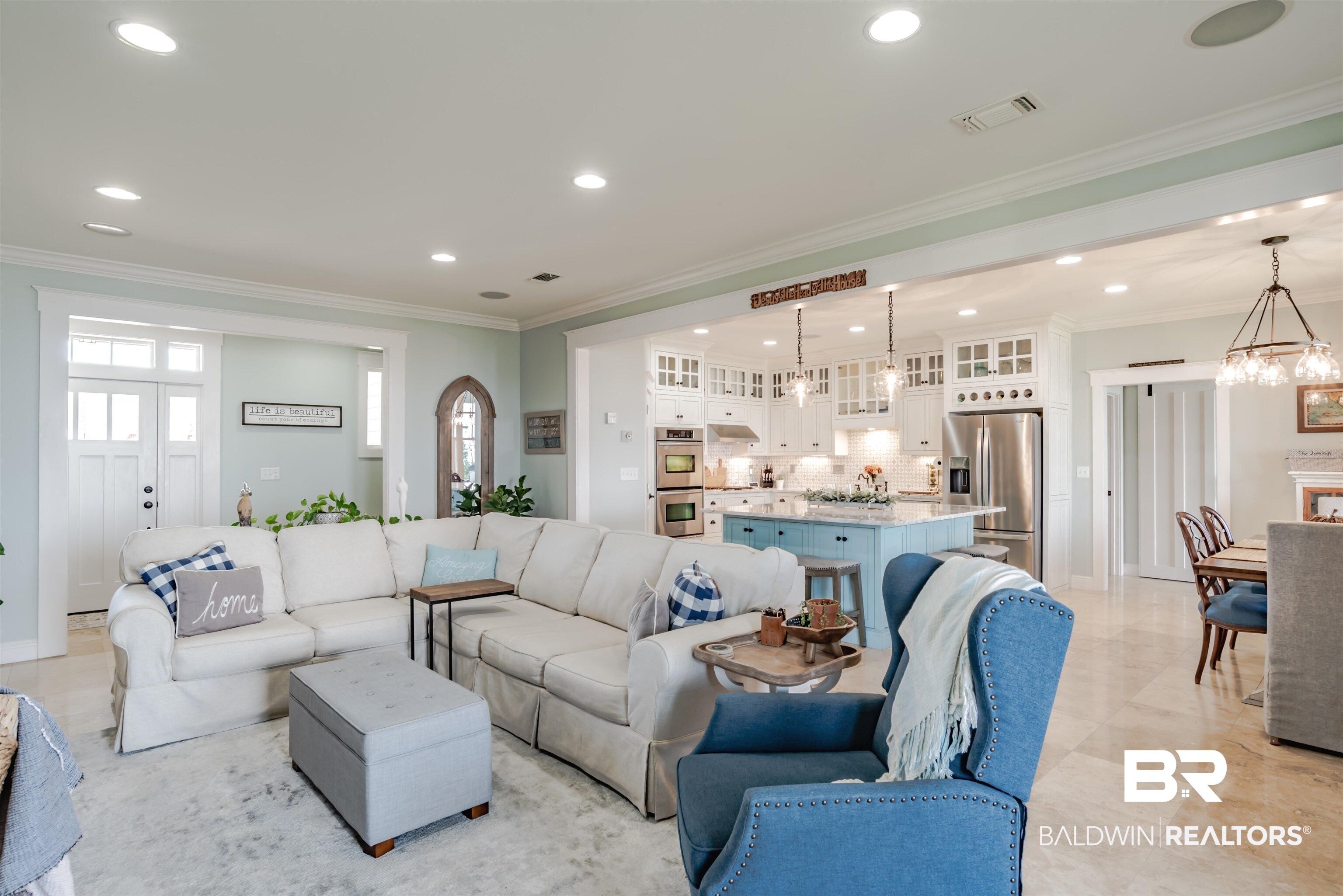 Photo 4 of Single Family Residence at 4661 Isles Dr, Pensacola, FL 32507 | MLS# 338408 |  | Sold on 2023-02-23