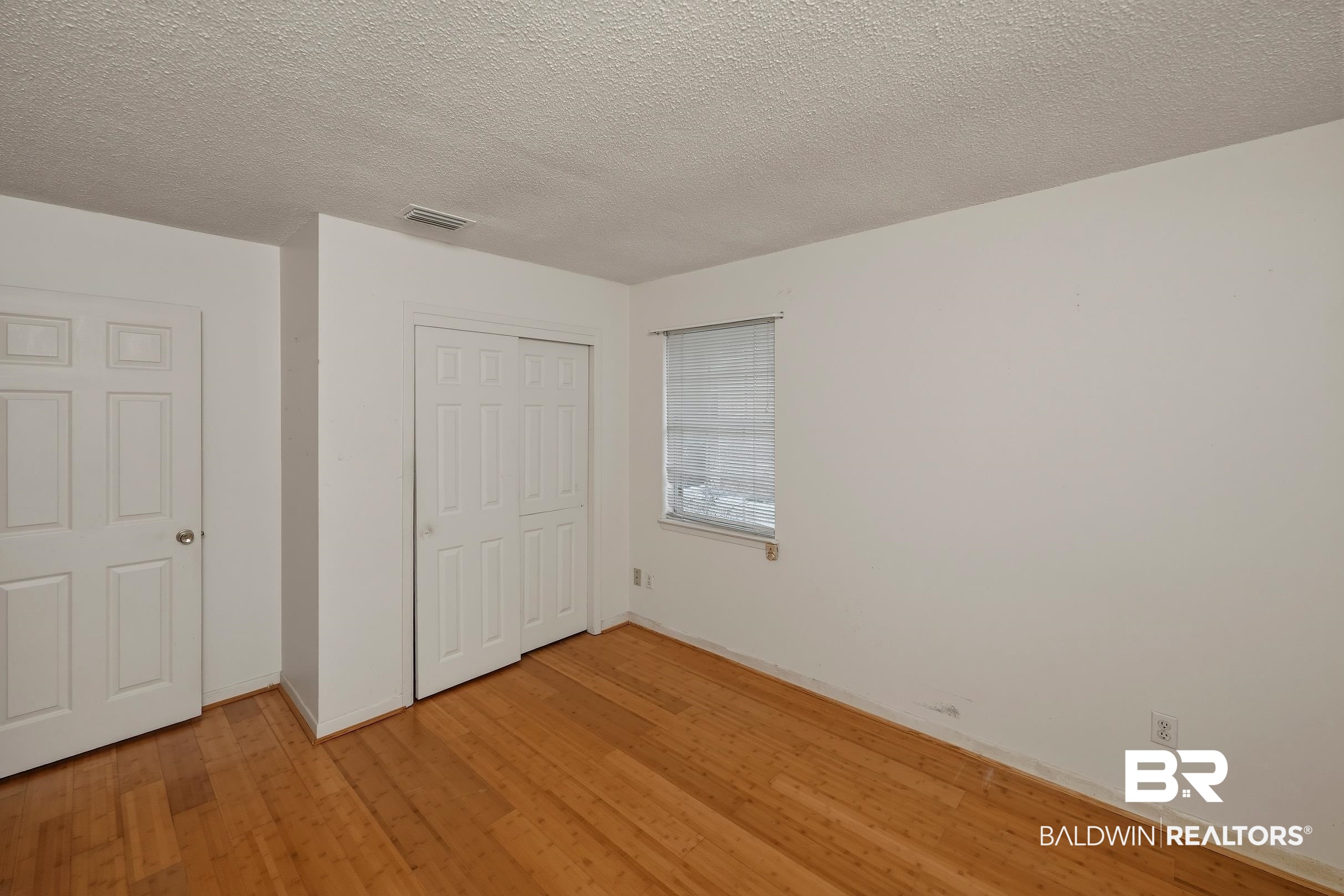 393333 | Photo 21