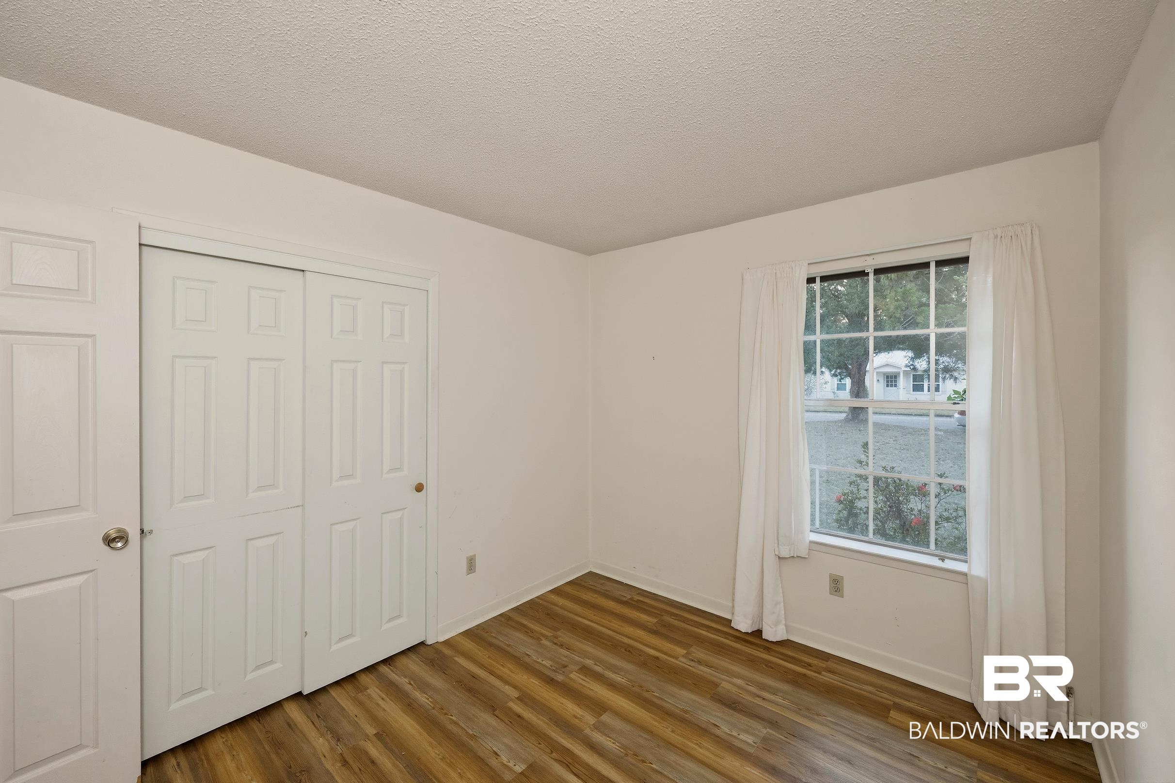 393333 | Photo 26