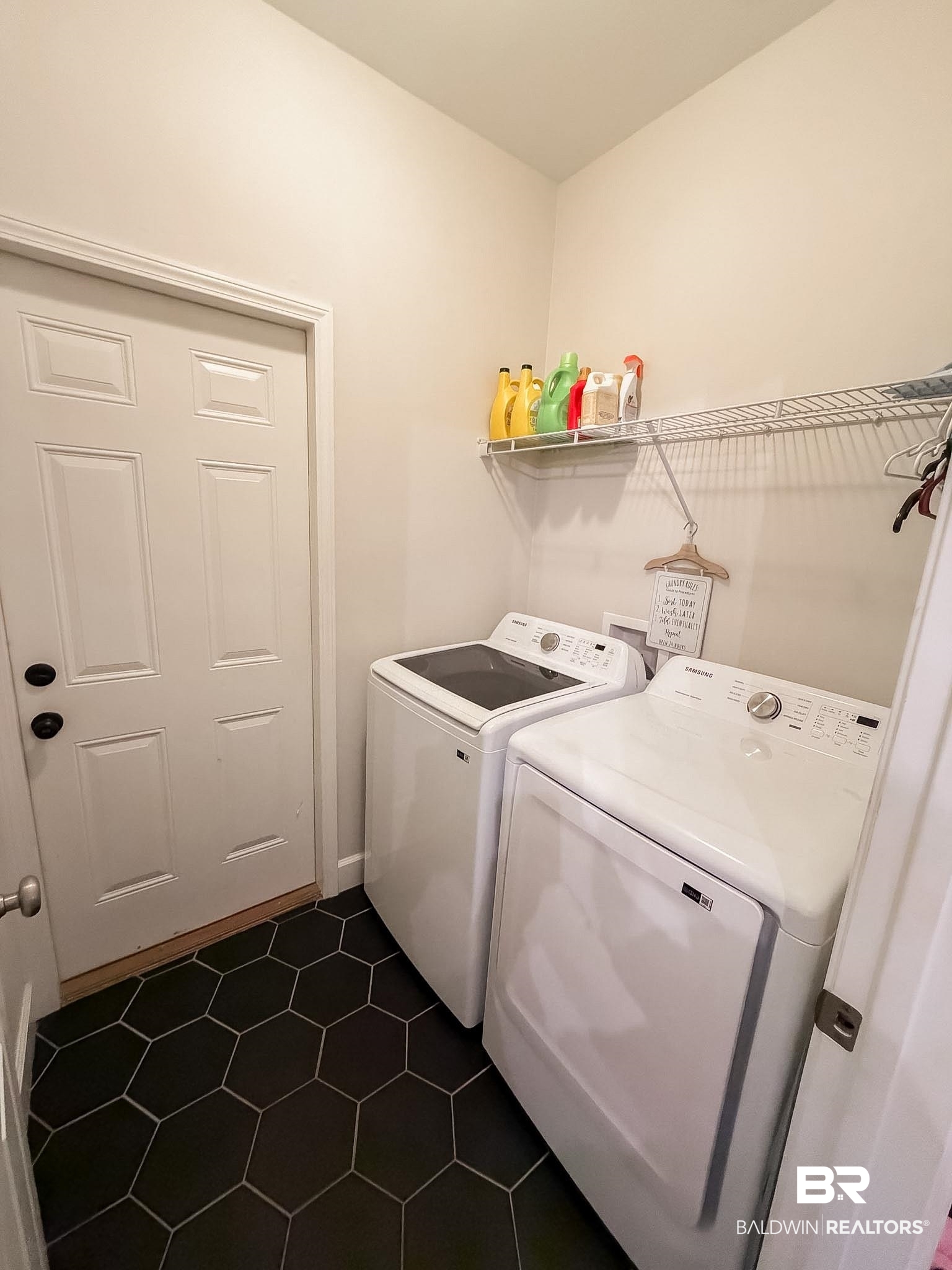 393248 | Photo 23