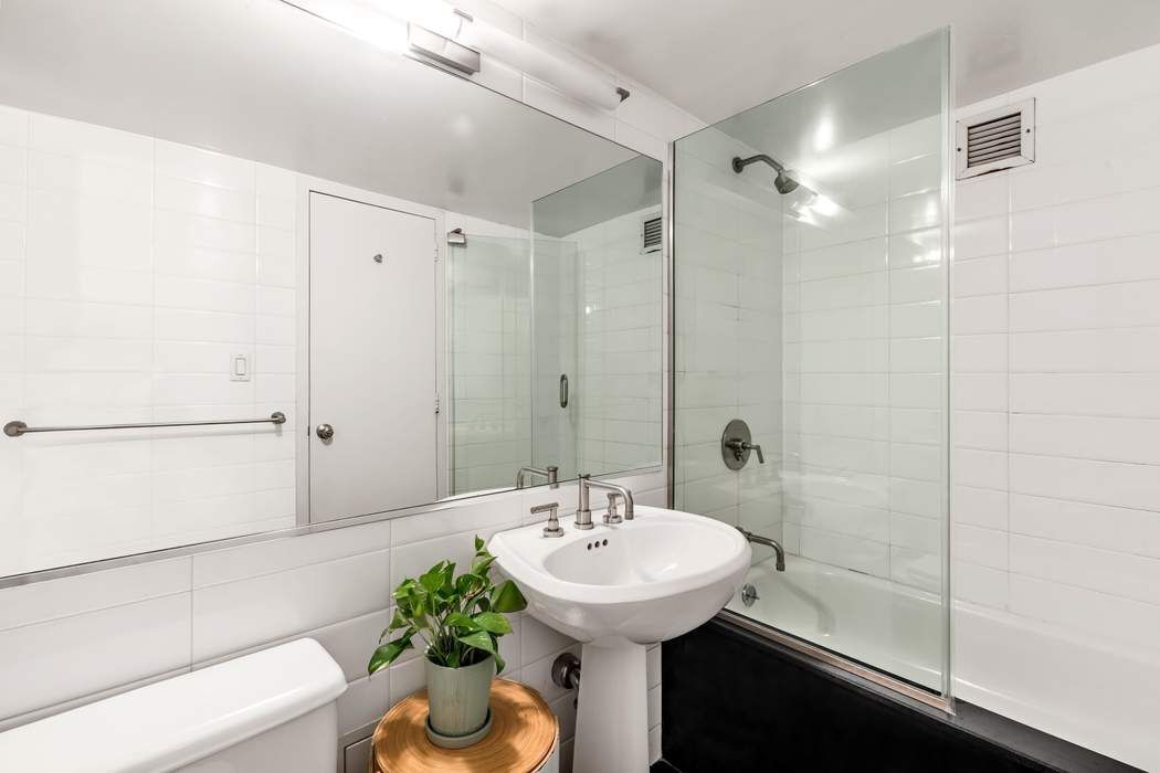 305 Second Avenue 328 Gramercy Park New York NY 10003