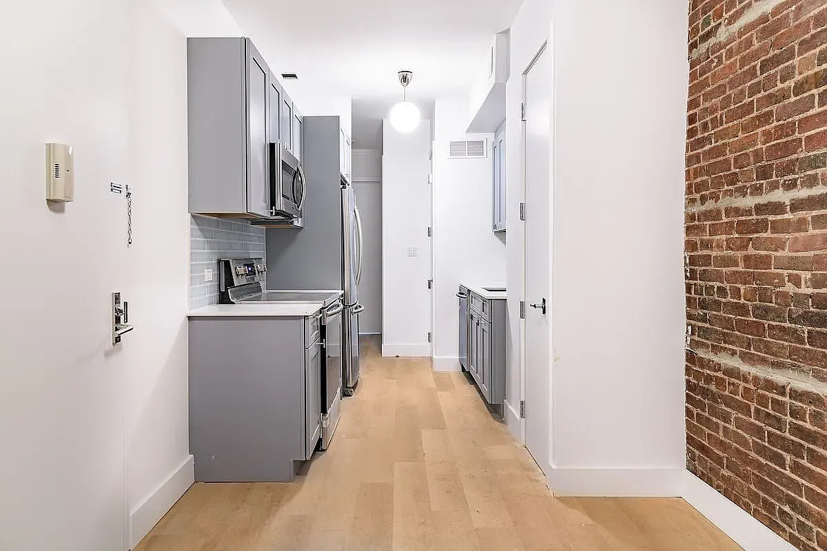 46-32 Vernon Blvd. 2L Long Island City Queens NY 11101