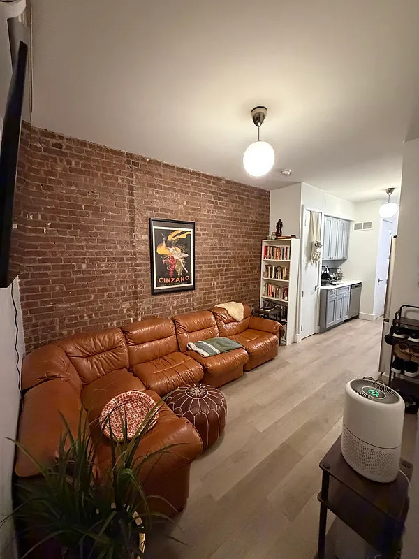 46-32 Vernon Blvd. 2L Long Island City Queens NY 11101