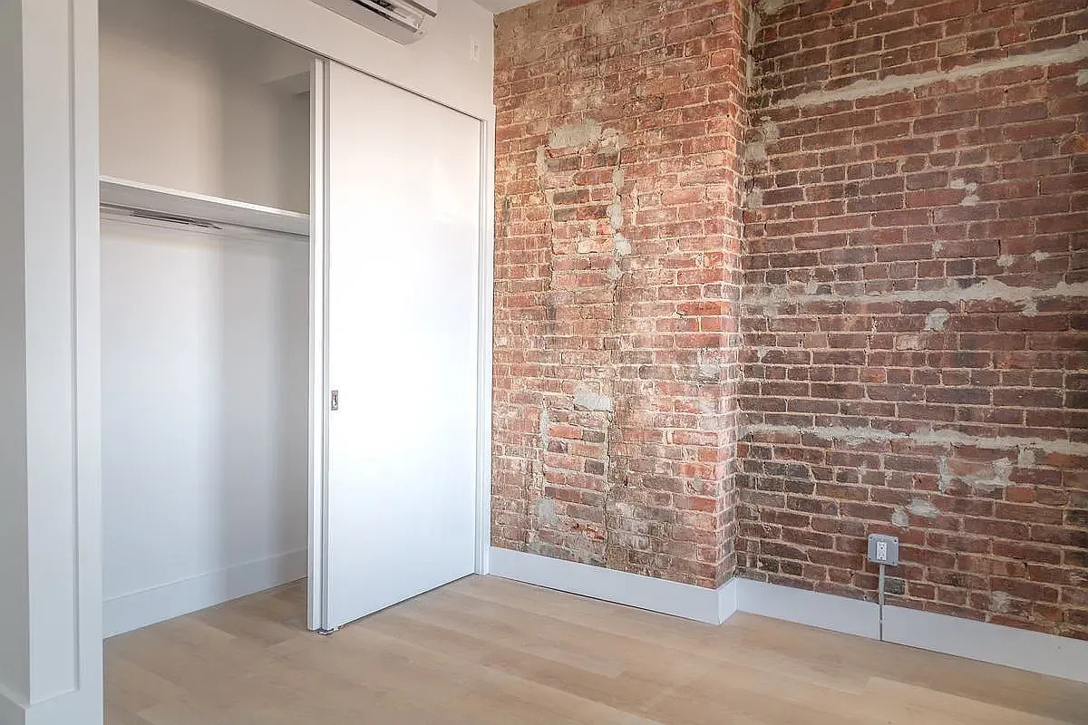 46-32 Vernon Blvd. 2L Long Island City Queens NY 11101