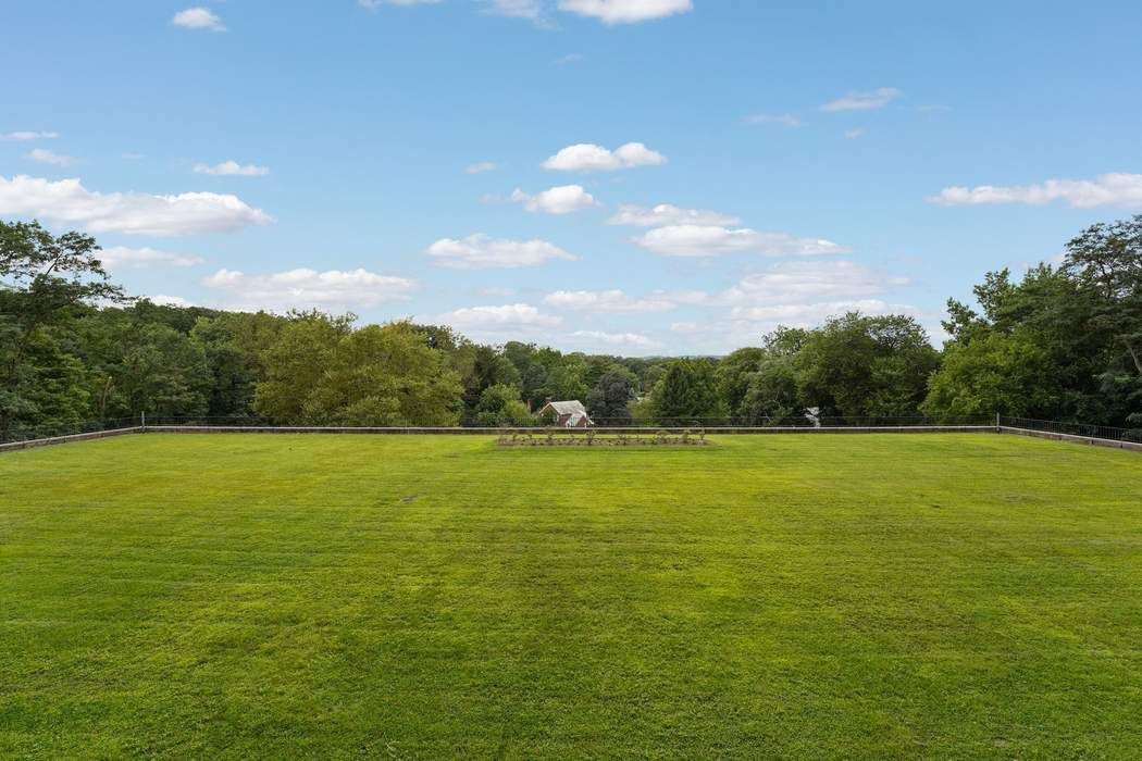 4705 Henry Hudson Parkway West 10J Riverdale Bronx NY 10471