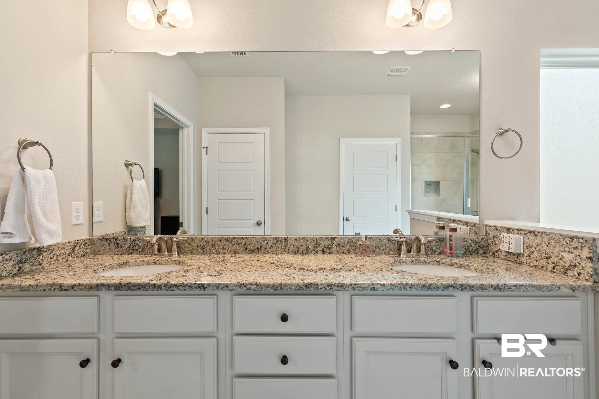 394211 | Photo 26
