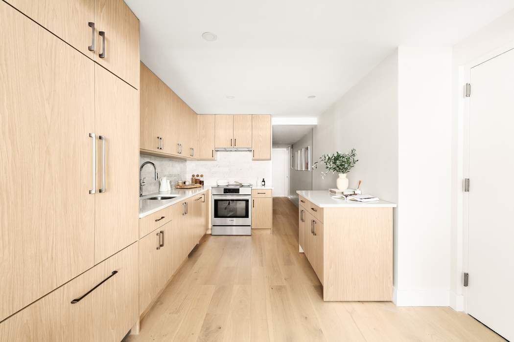 221 East 48th Street Garden Turtle Bay New York NY 10017