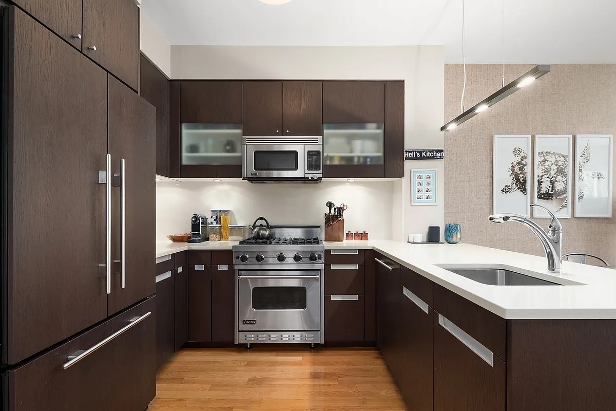 454 West 54th Street 2J Clinton New York NY 10019