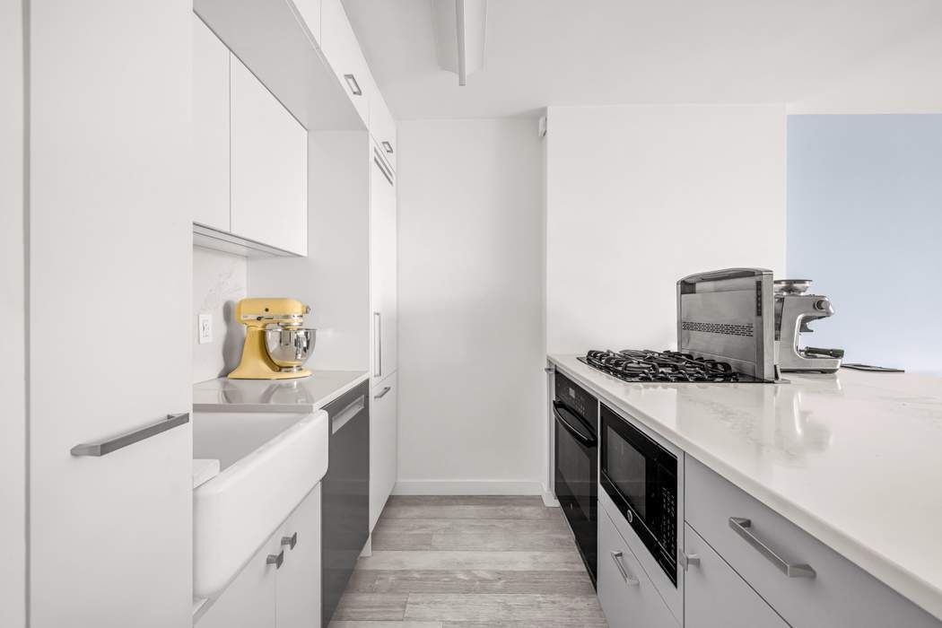 225 Rector Place 9J Battery Park City New York NY 10280