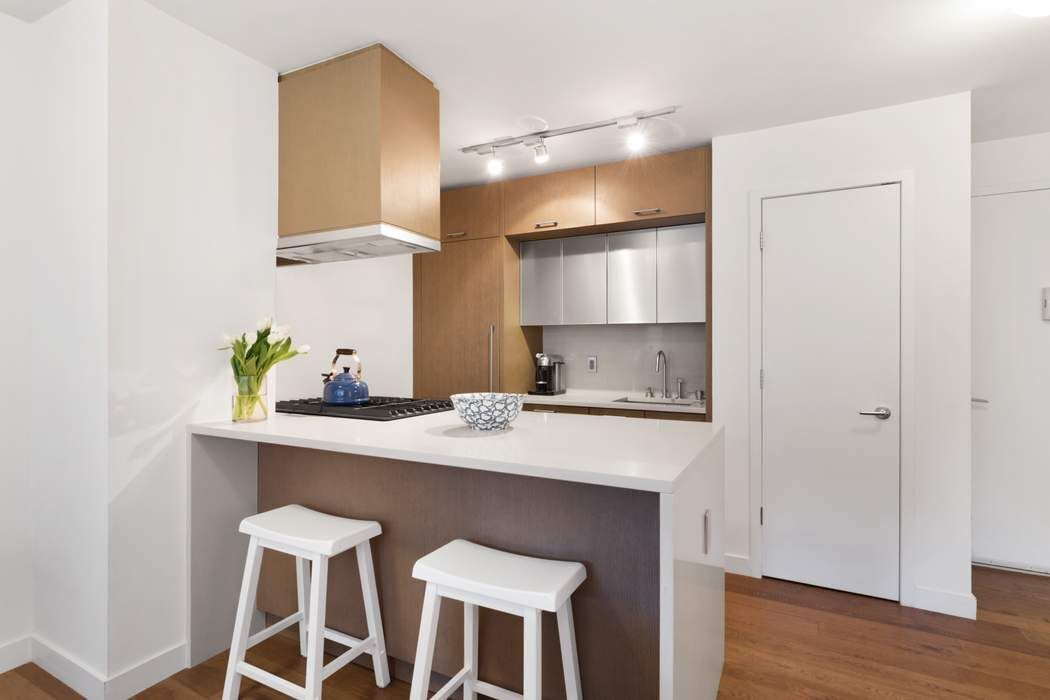 225 Rector Place 7R Battery Park City New York NY 10280