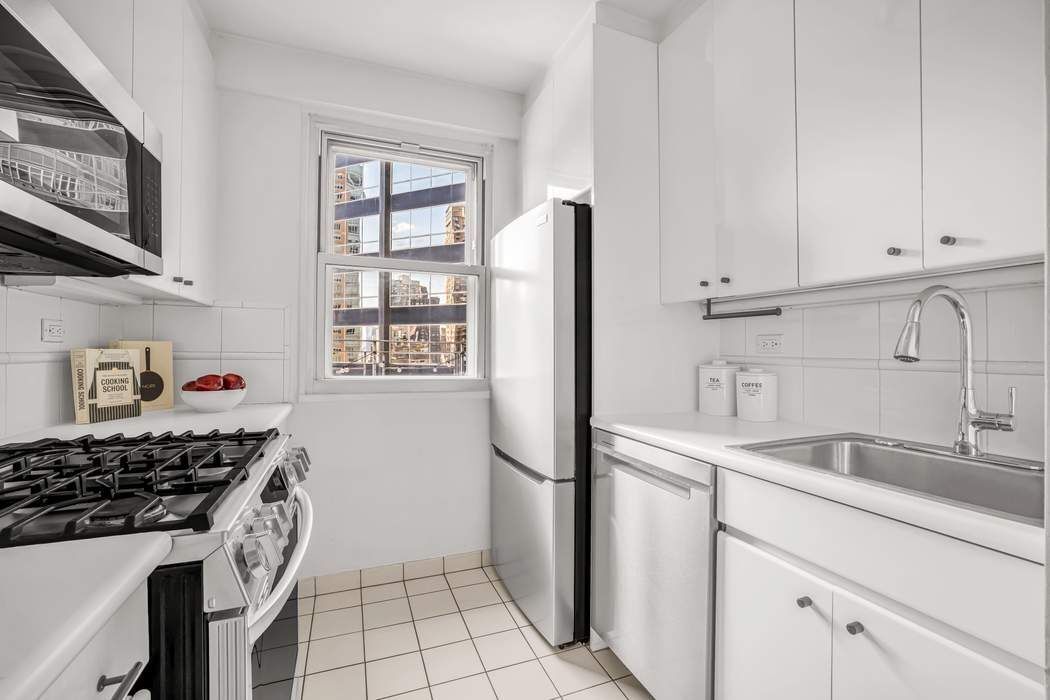 211 East 53rd Street PHD Turtle Bay New York NY 10022