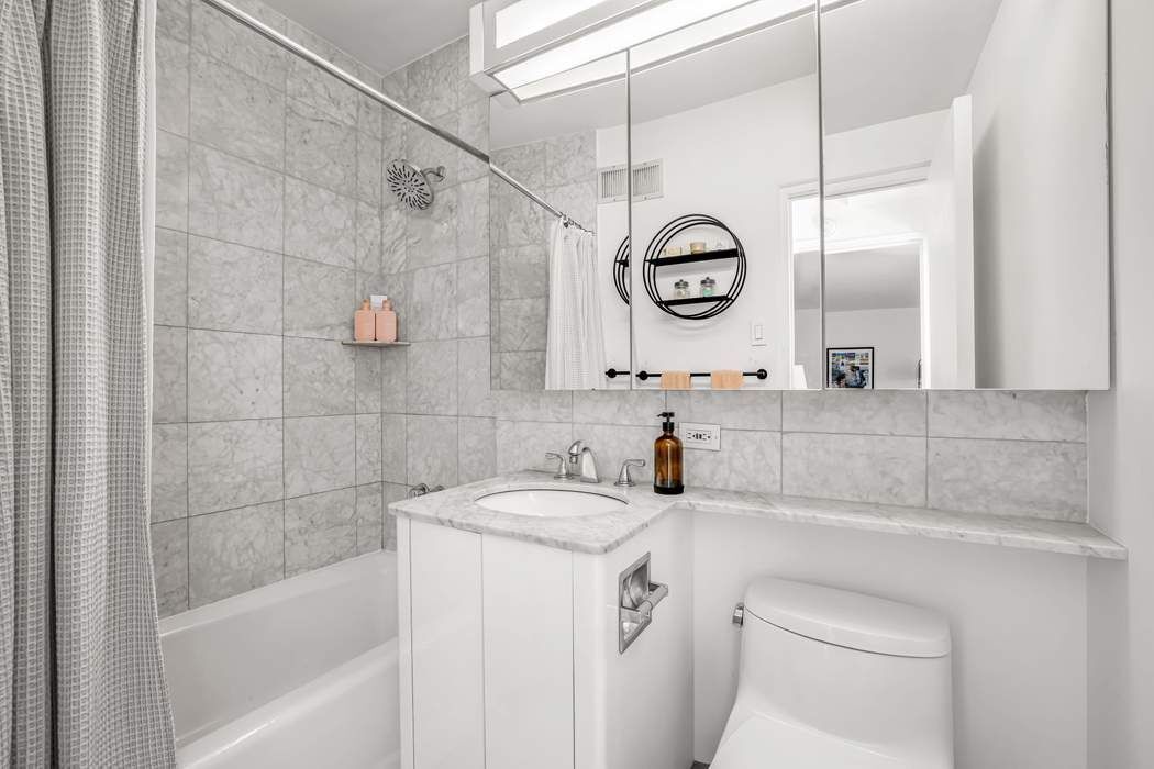 211 East 53rd Street PHD Turtle Bay New York NY 10022