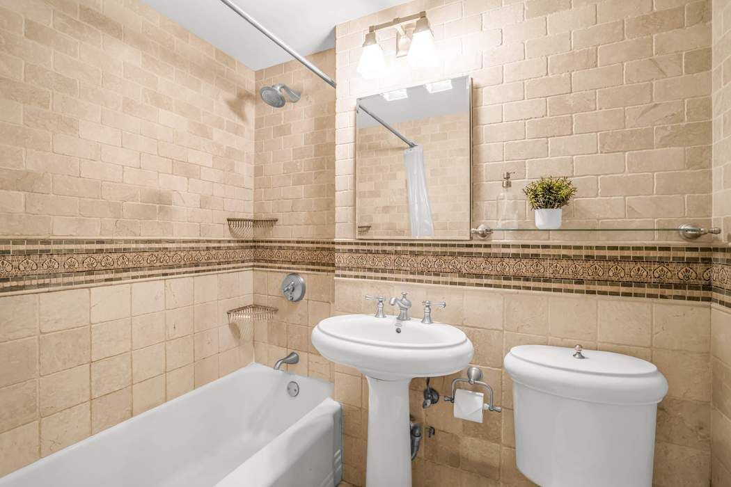 40 East 9th Street 2G Greenwich Village New York NY 10003