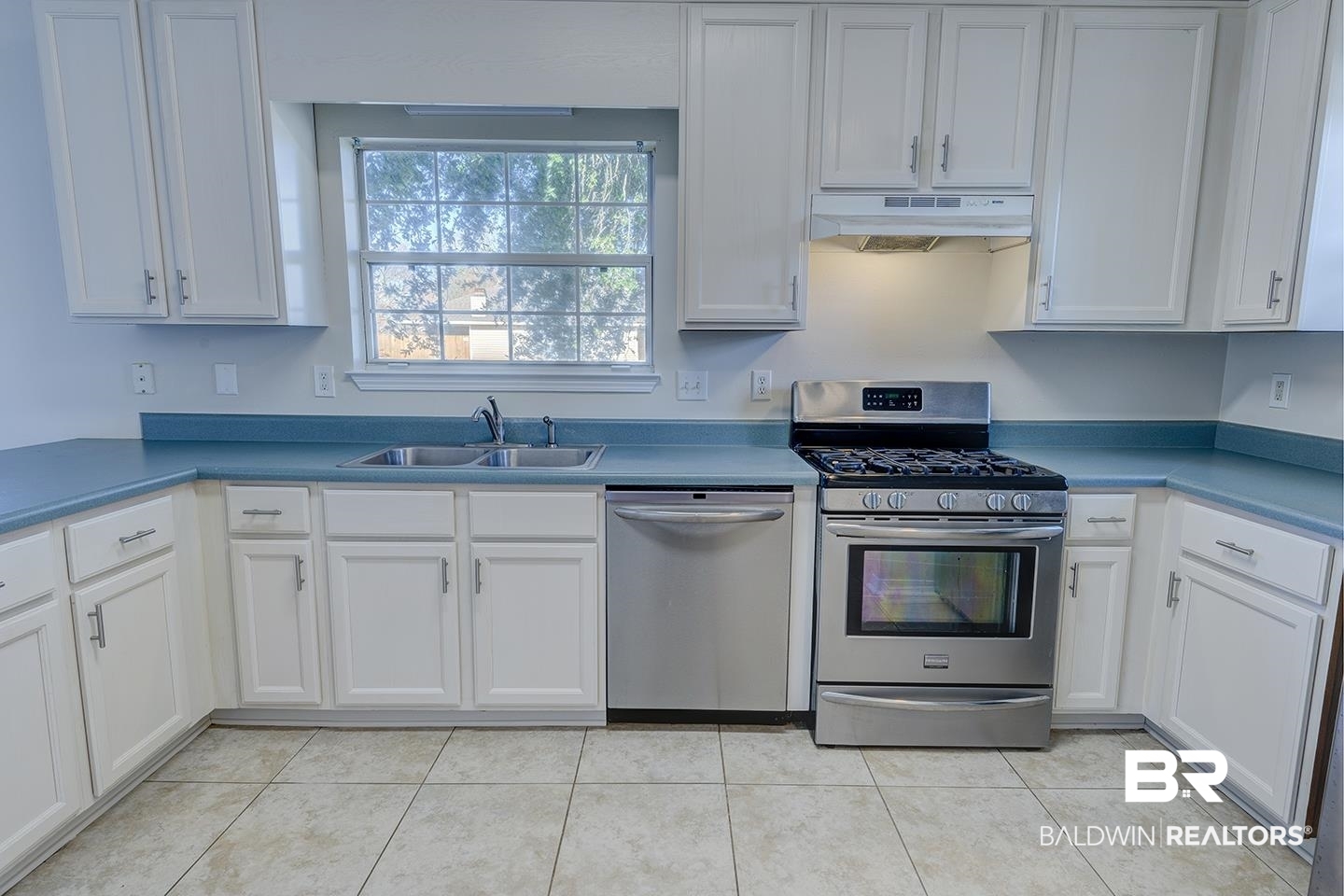 4th image of 400 S Belle Chase Ct, Fairhope, AL 36532 | MLS# 326193