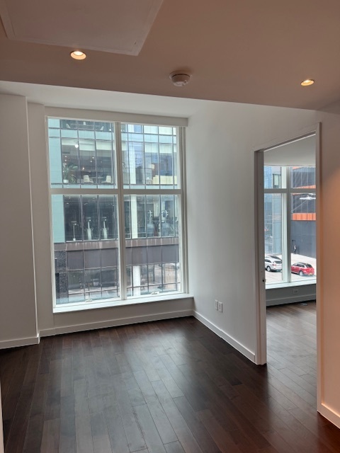 27-20 42nd Road 3E Long Island City Queens NY 11101