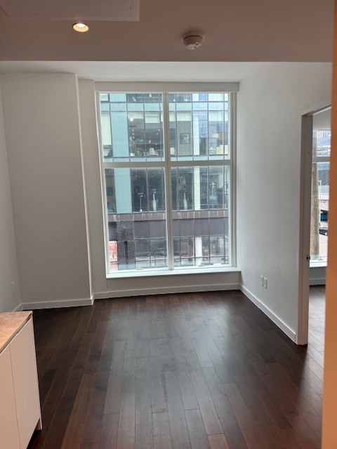 27-20 42nd Road 3E Long Island City Queens NY 11101