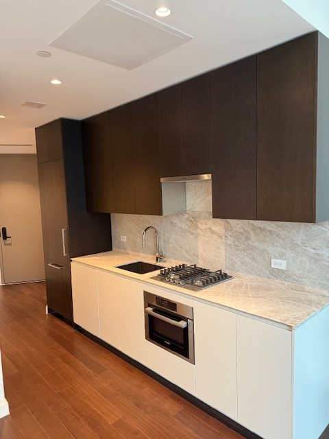 27-20 42nd Road 3E Long Island City Queens NY 11101