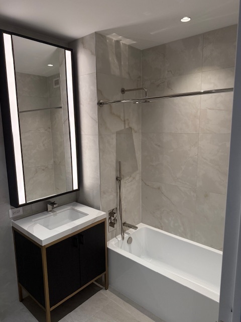 27-20 42nd Road 3E Long Island City Queens NY 11101