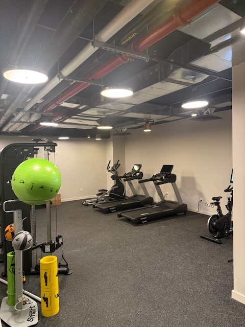 27-20 42nd Road 3E Long Island City Queens NY 11101