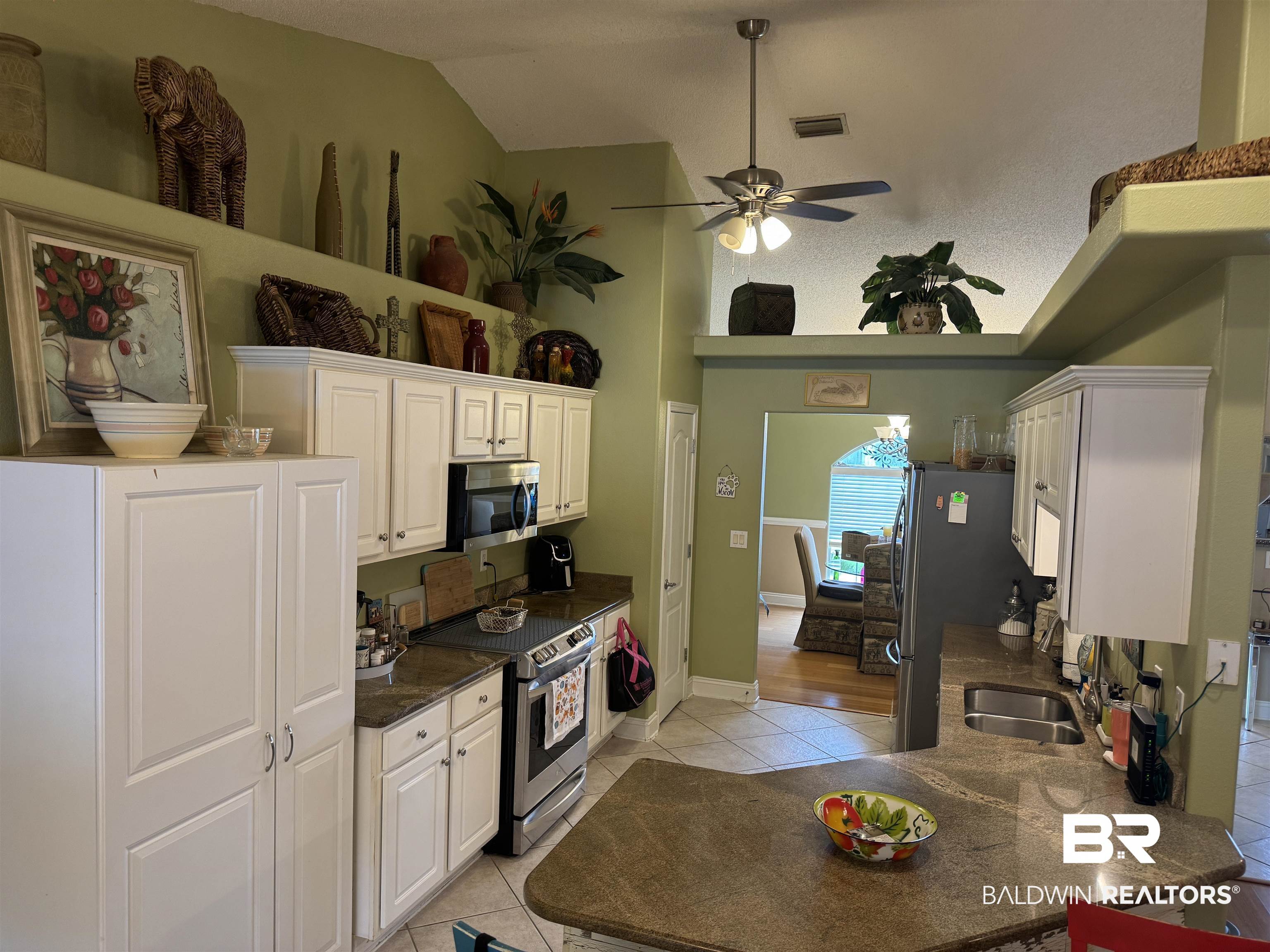 4605 Spinnaker Way