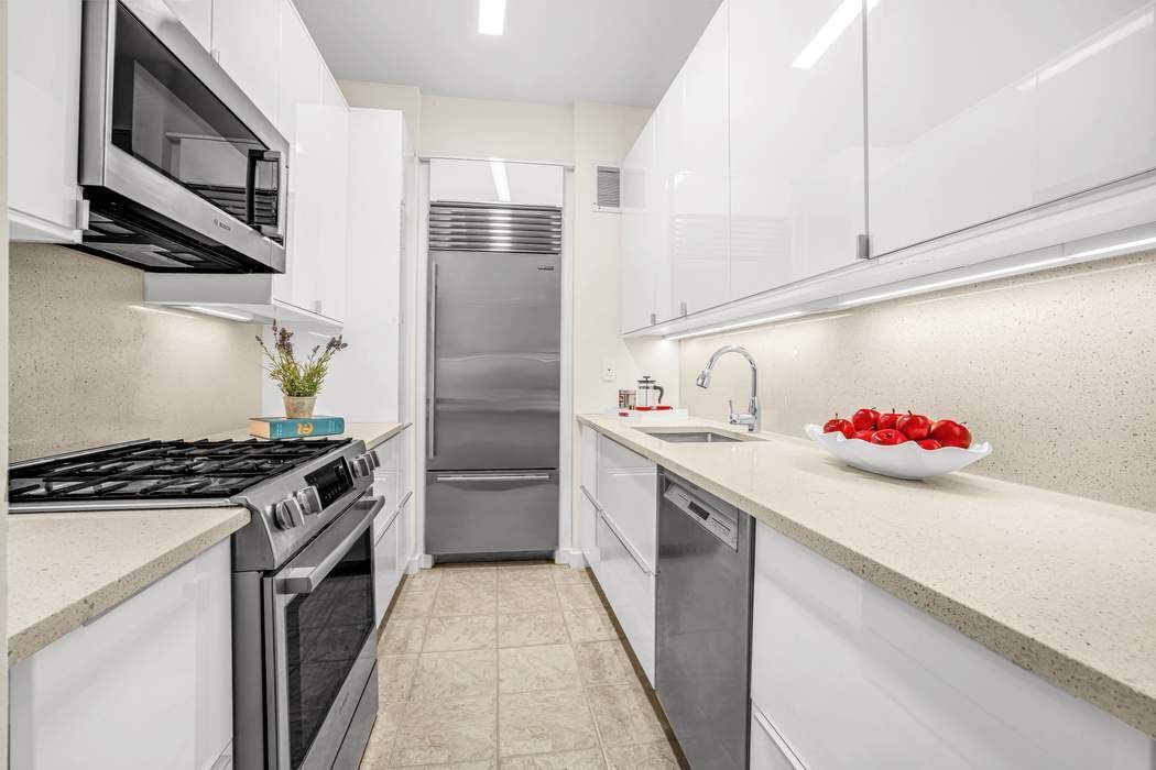 62 West 62nd Street 4D Lincoln Square New York NY 10023