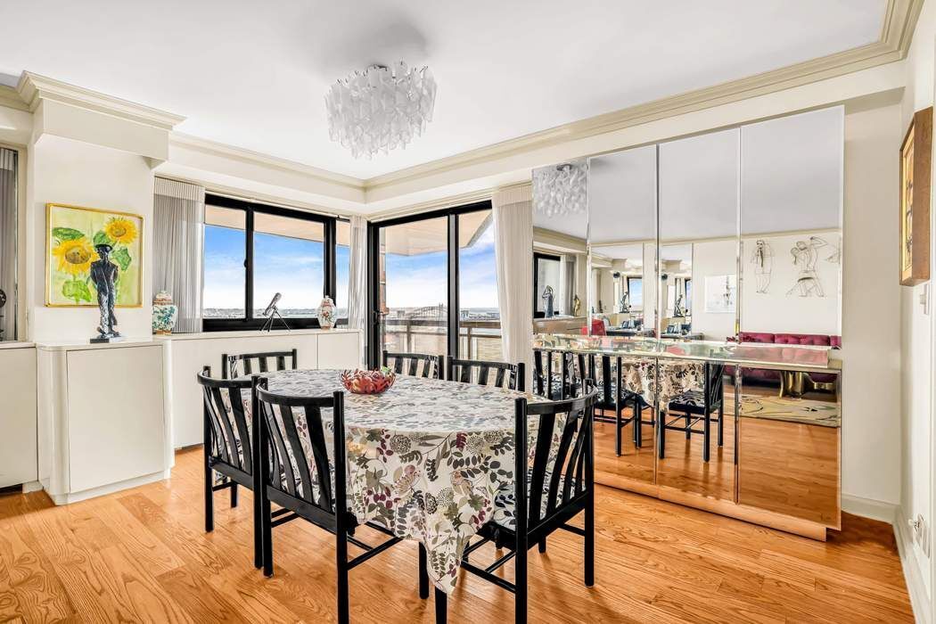 1725 York Avenue 32C Upper East Side New York NY 10128