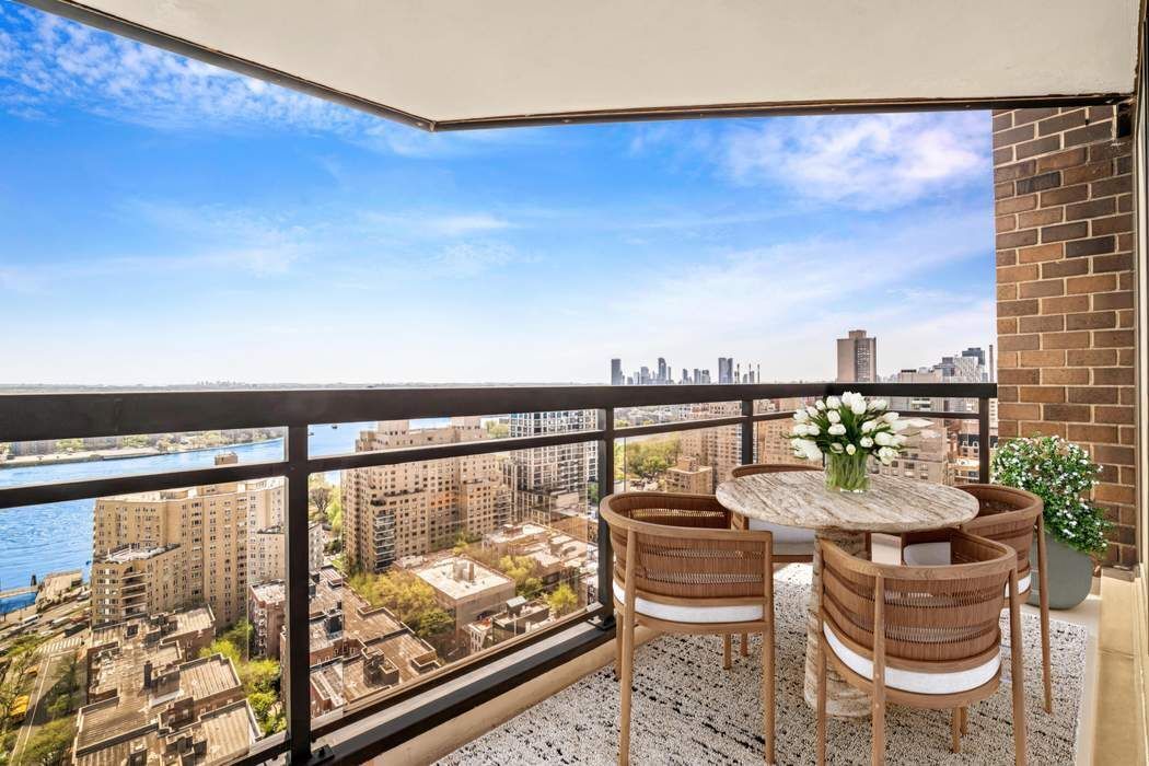 1725 York Avenue 32C Upper East Side New York NY 10128