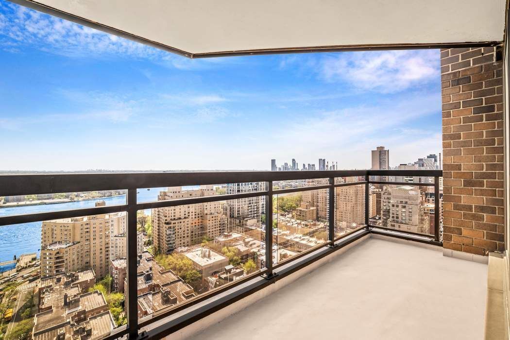 1725 York Avenue 32C Upper East Side New York NY 10128