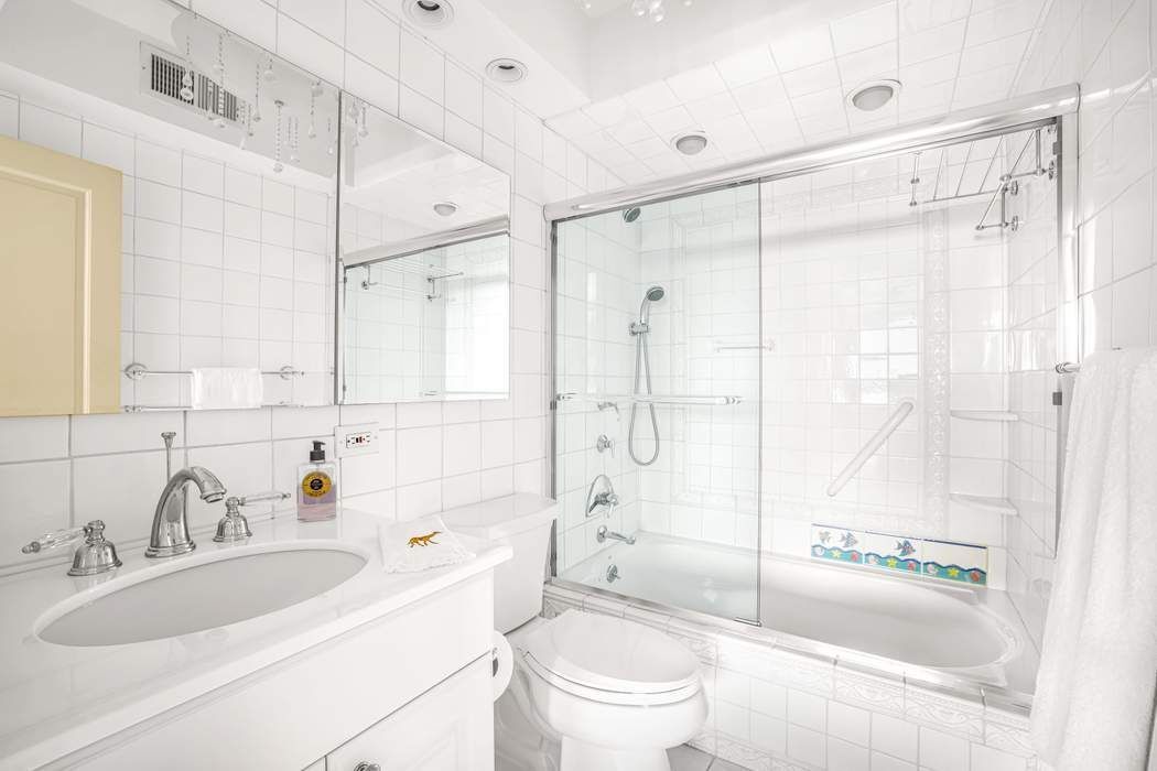 1725 York Avenue 32C Upper East Side New York NY 10128